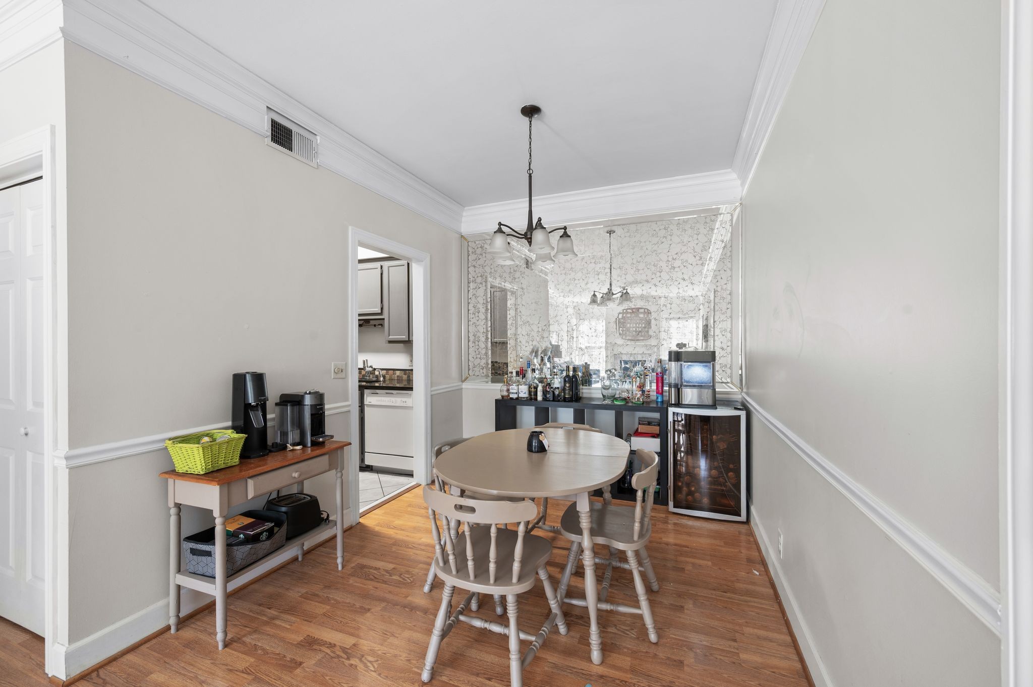 Nashville, Tennessee 37209, United States, 1 Bedroom Bedrooms, ,1 BathroomBathrooms,Residential,Active,232573