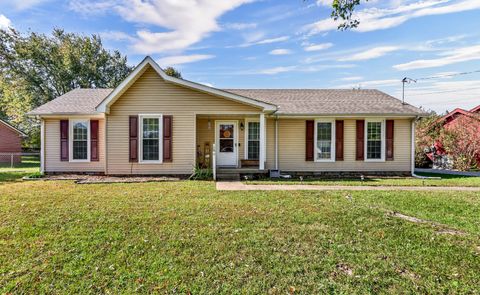 Photo of 304 Buckingham Pl, Clarksville, TN 37042 (MLS # 3039133)