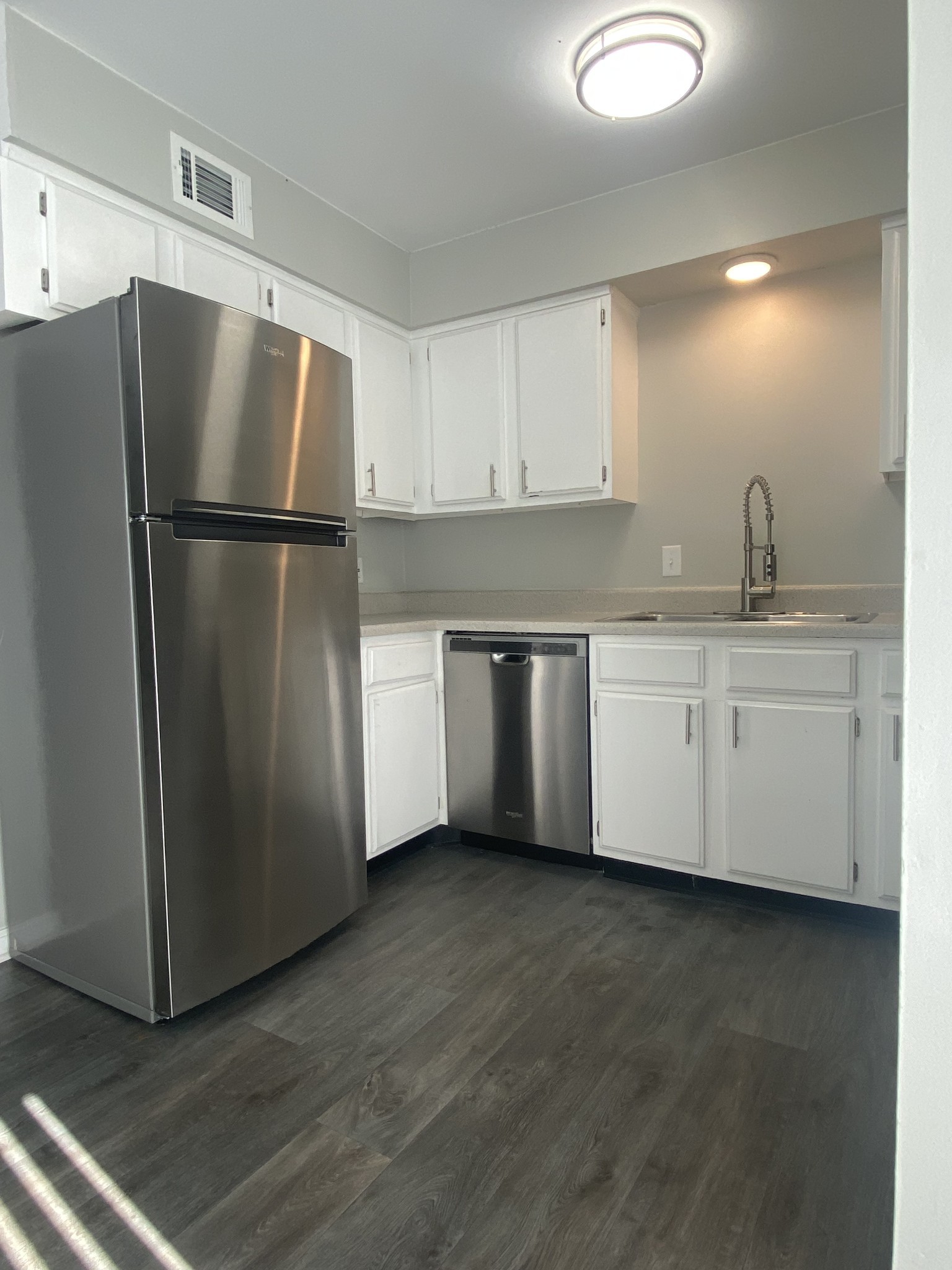 126 Walton Ferry Rd F8