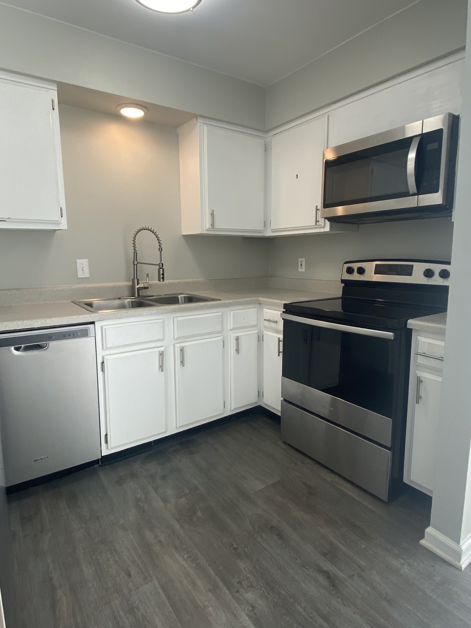 126 Walton Ferry Rd F8