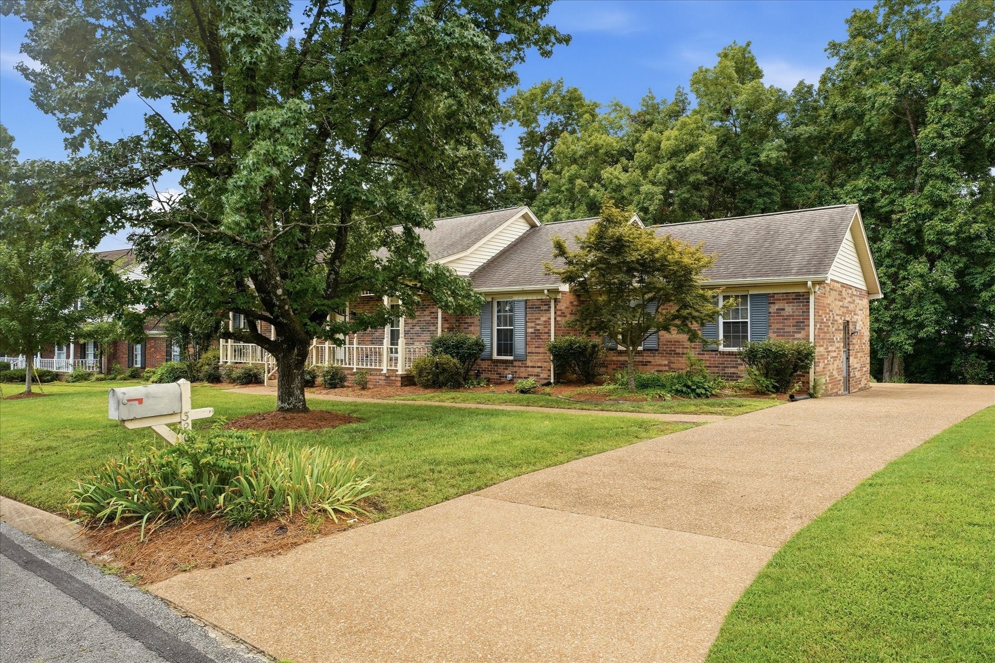3204 Brookmont Cir