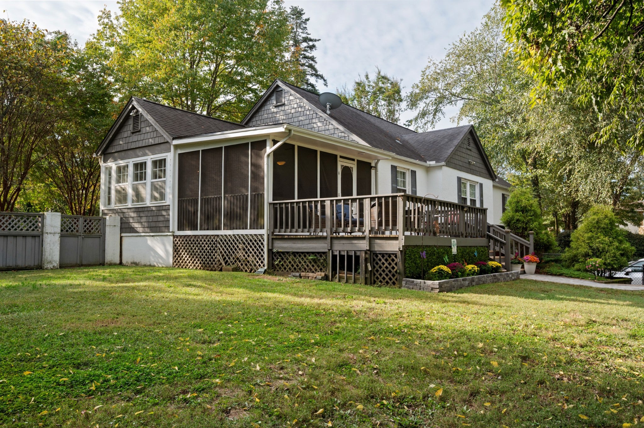 1103 Cedar Ln