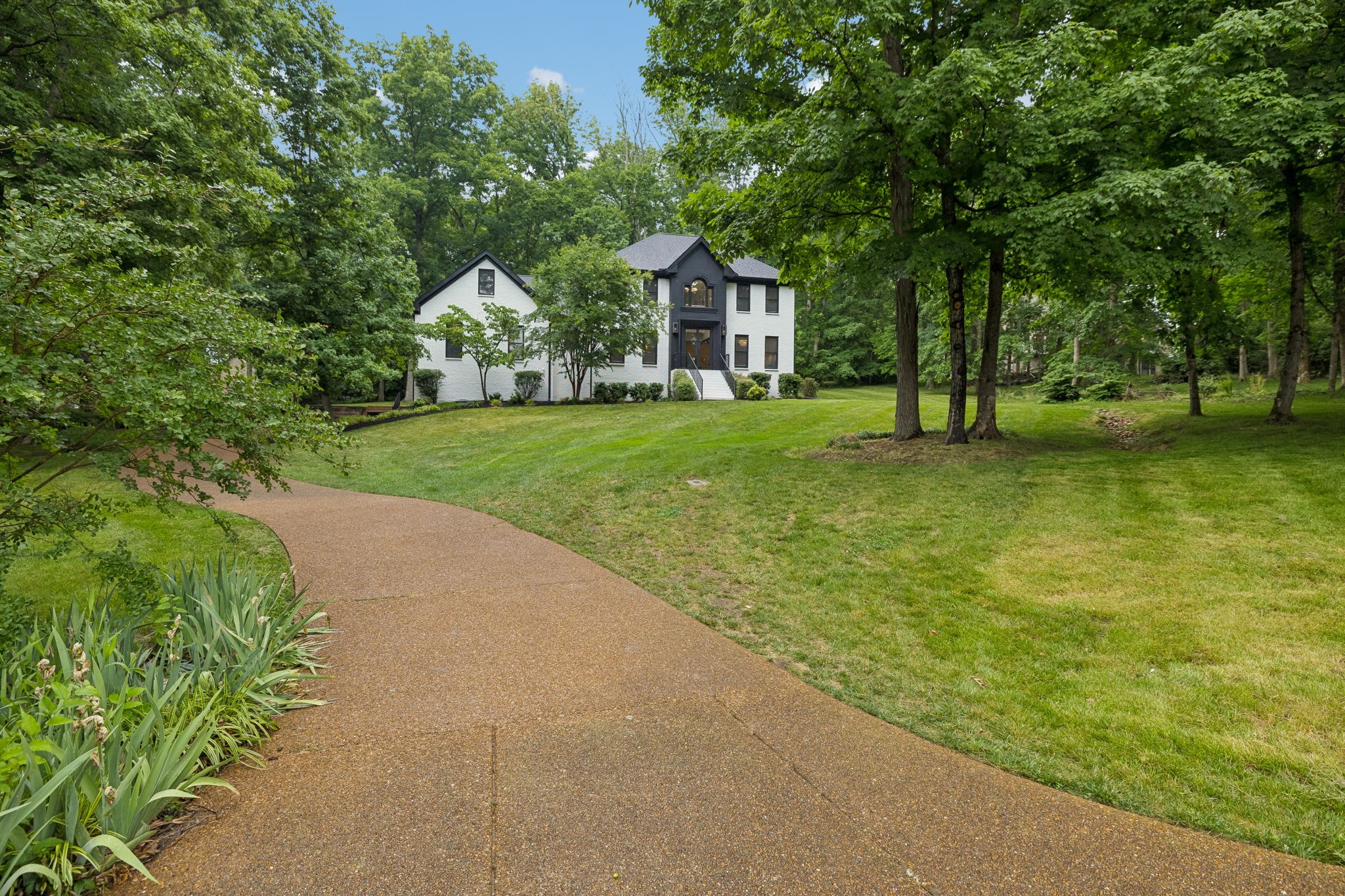 608 Cheshire Cir