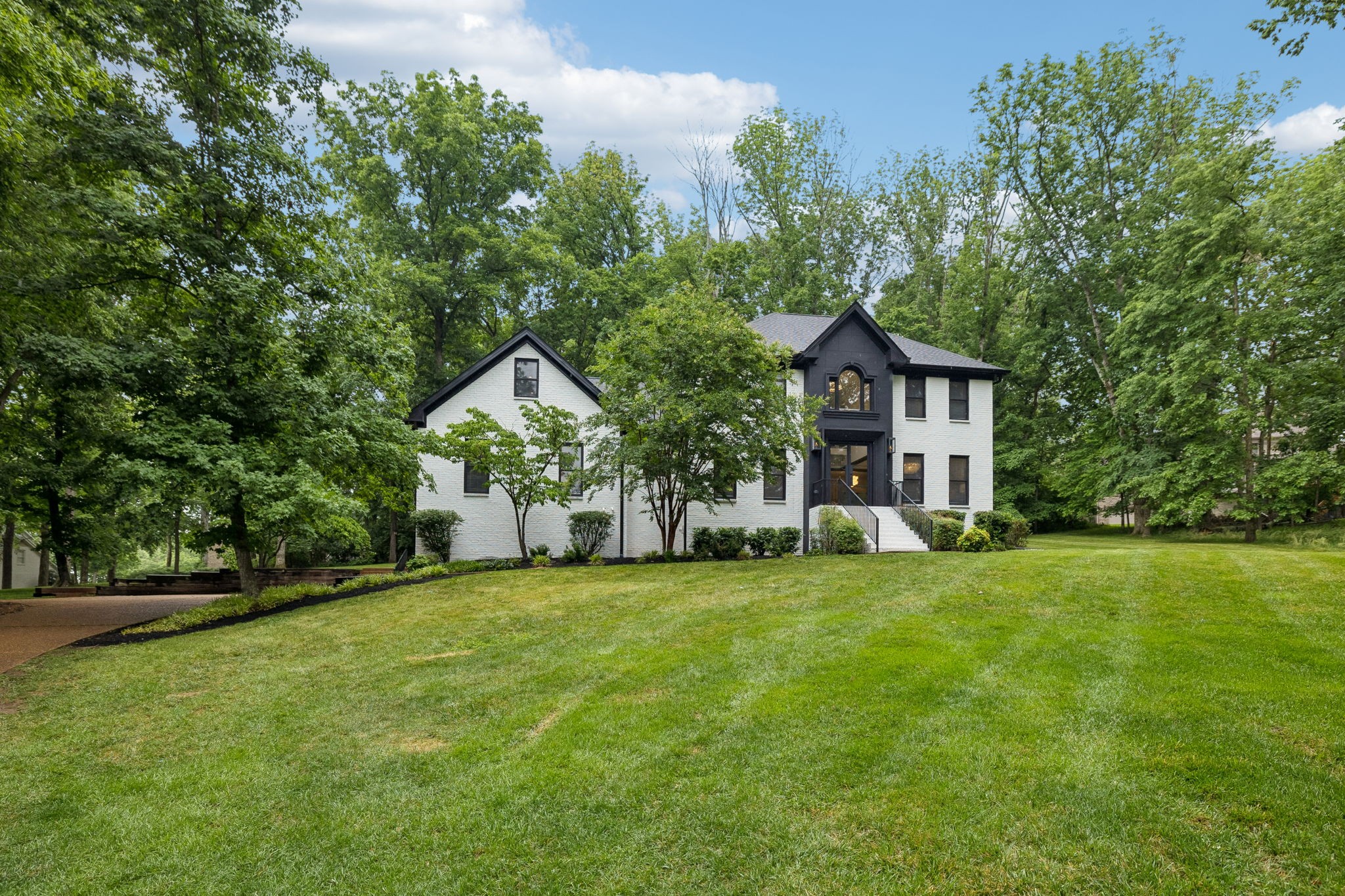 608 Cheshire Cir