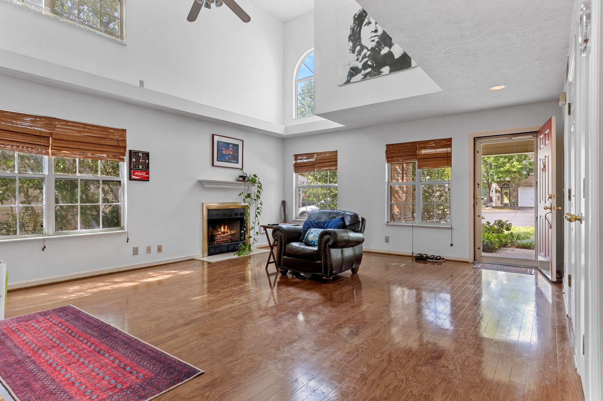 303 Montrose Ct