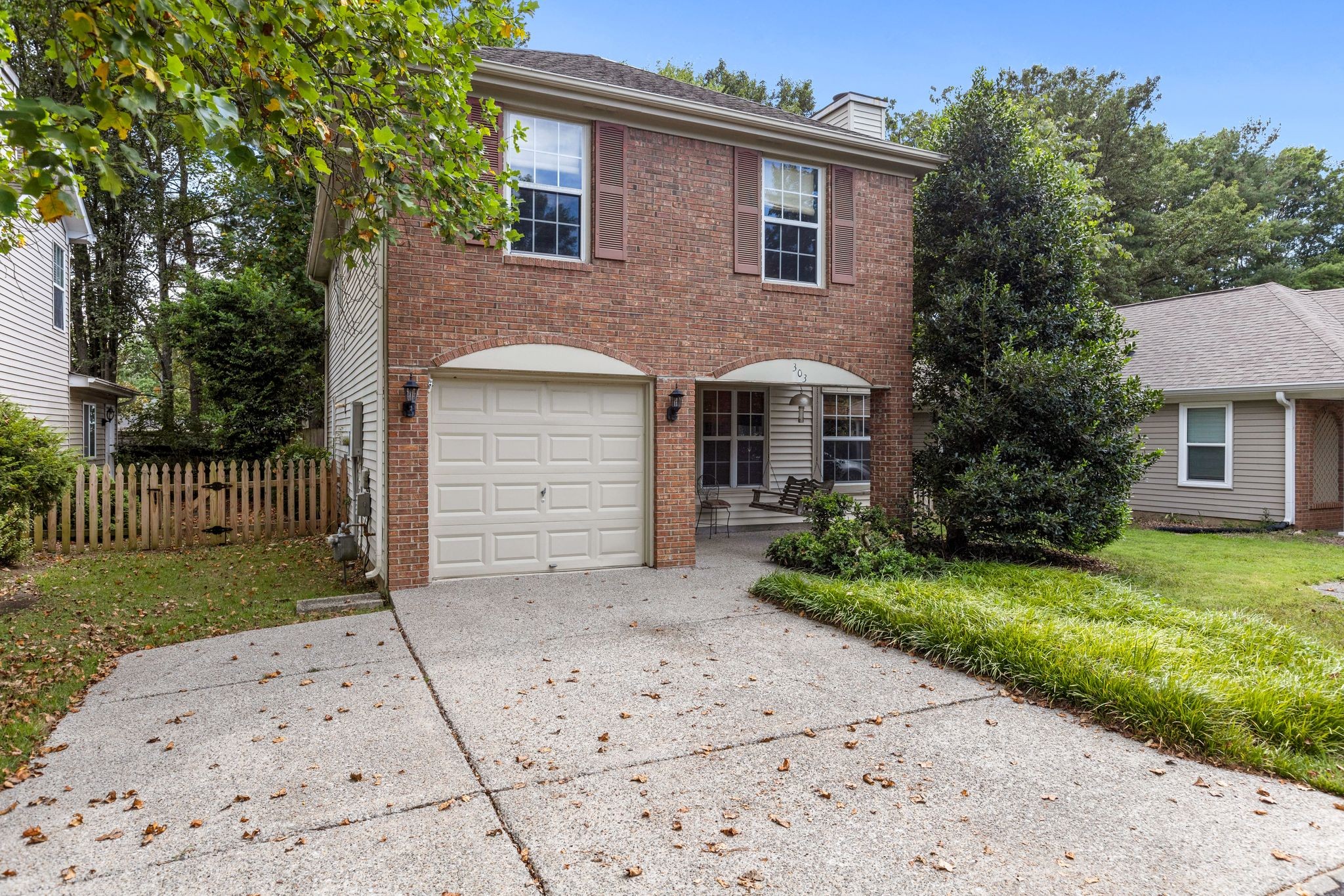 303 Montrose Ct
