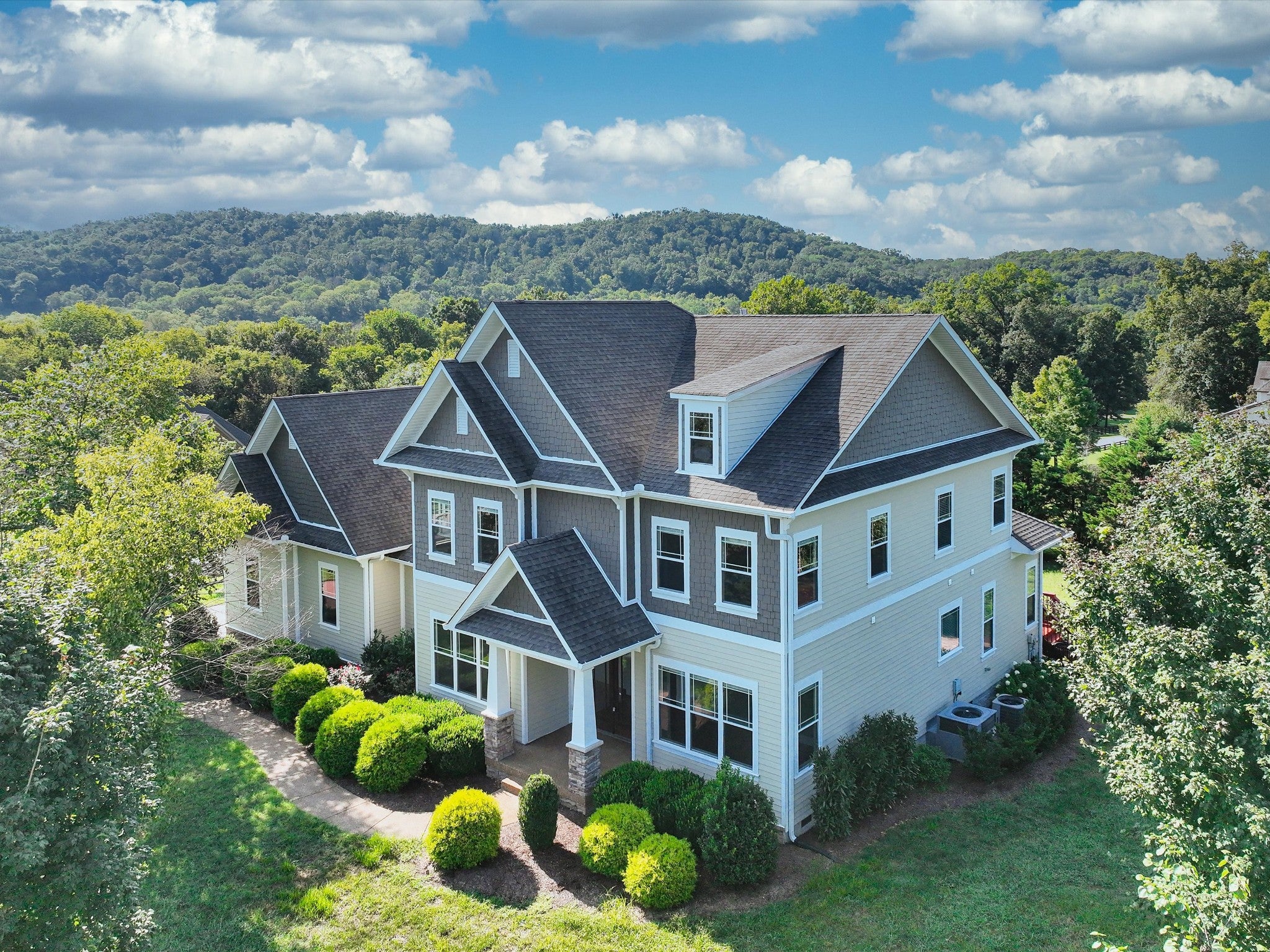 4-bed home for sale in Franklin, TN 37067, 2533 Belle Brook Dr 2533 Belle Brook Dr, Franklin TN 37067 4-bed home, photo 1 of 60