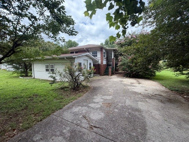 5-bed listing at 1031 College Ave, Nashville
