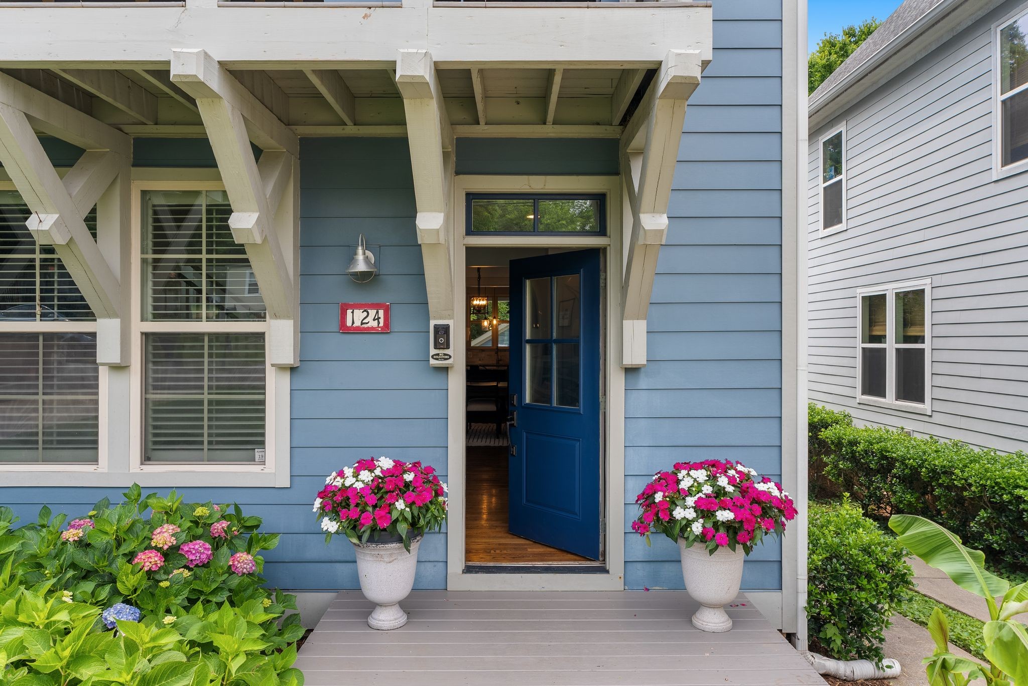 124 Creighton Ave