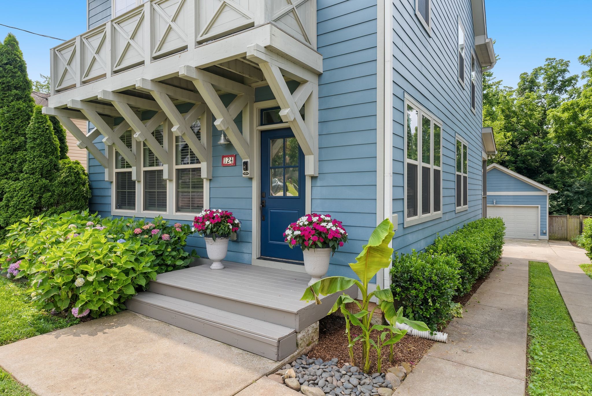 124 Creighton Ave
