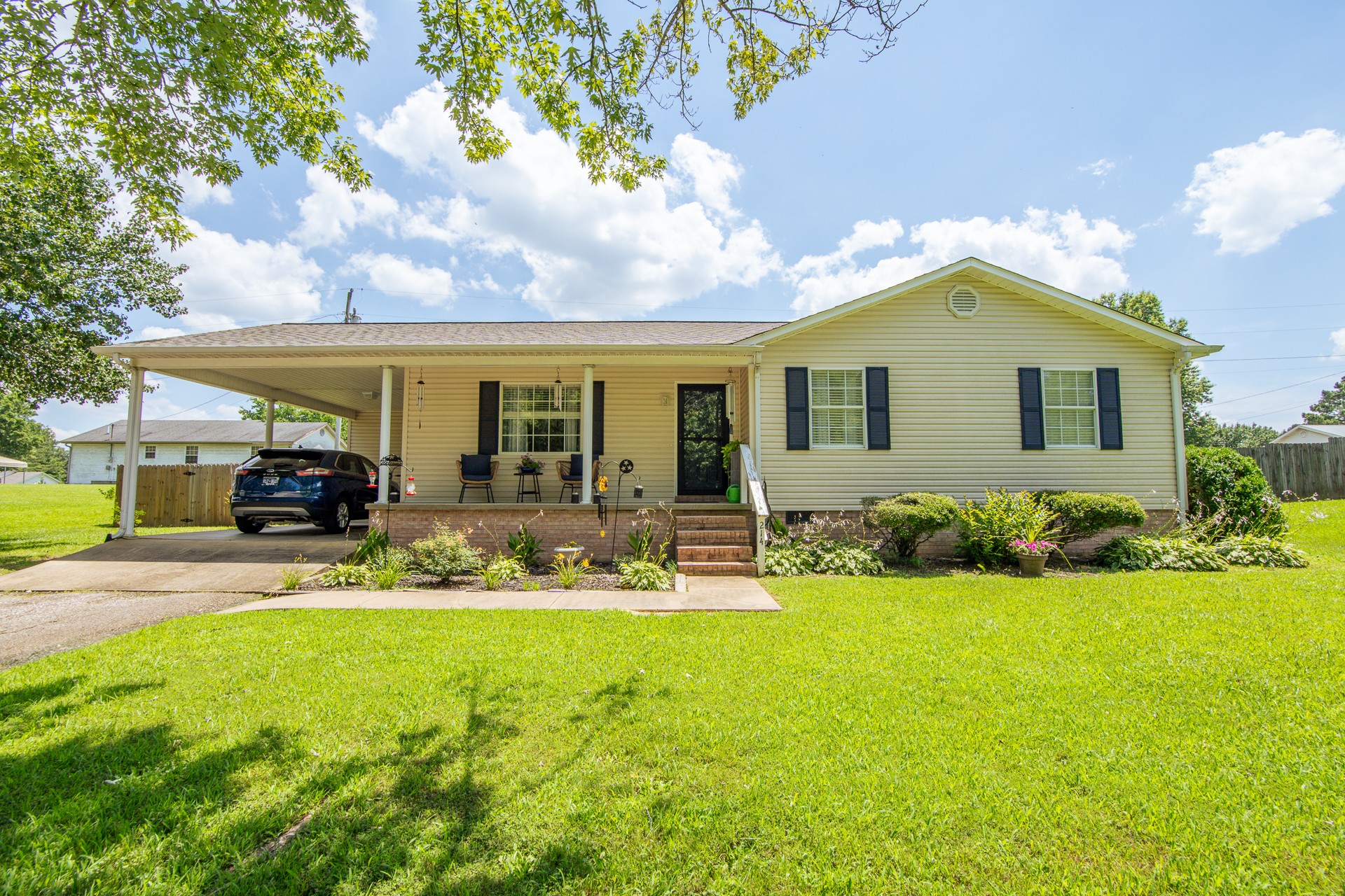 214 Edgewood Dr