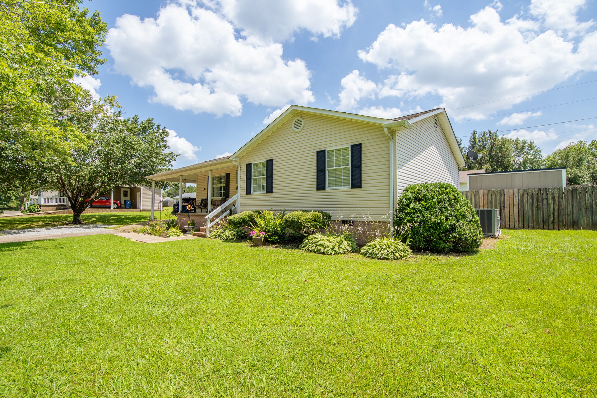 214 Edgewood Dr