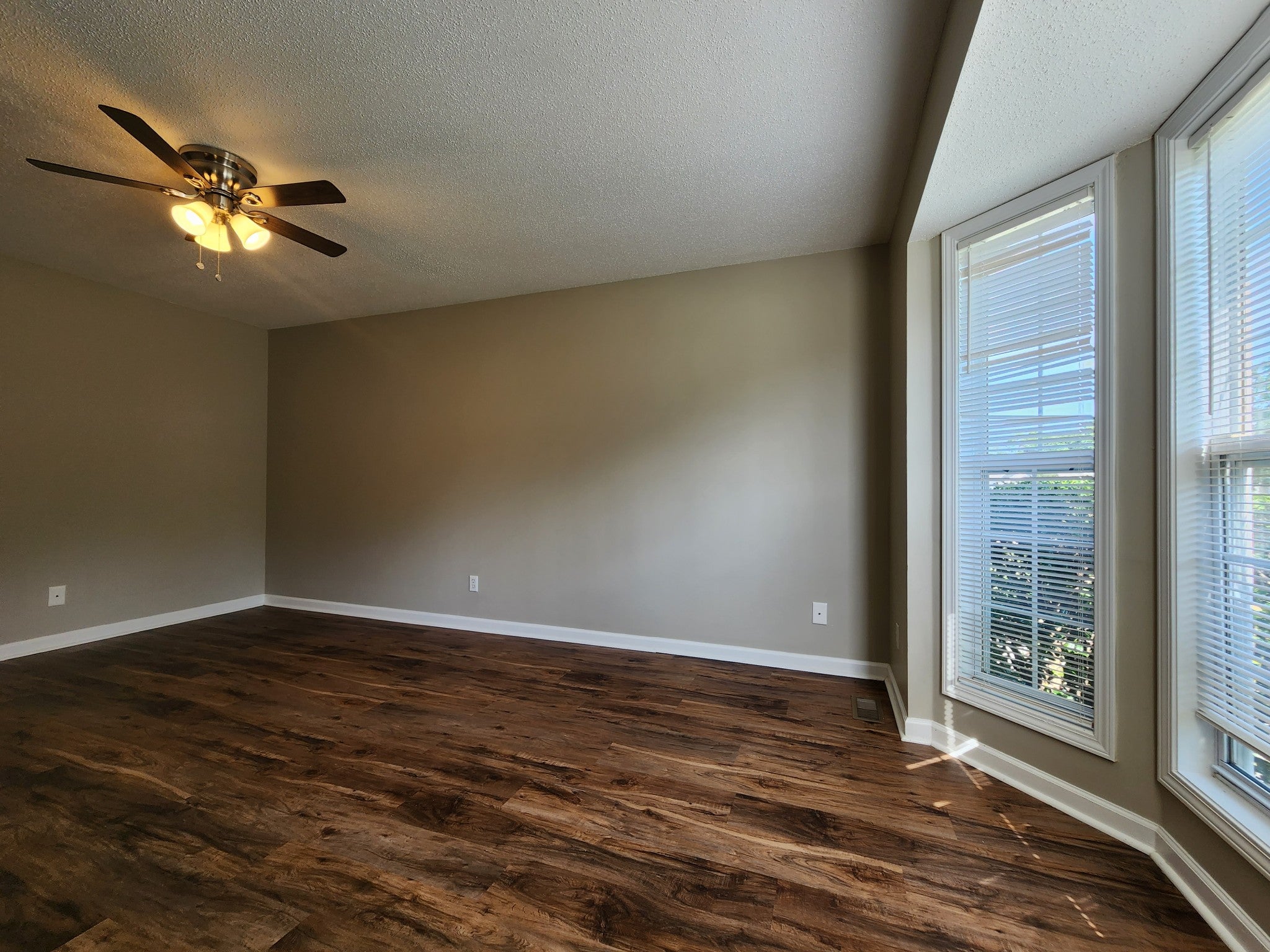 4048 New Grange Cir