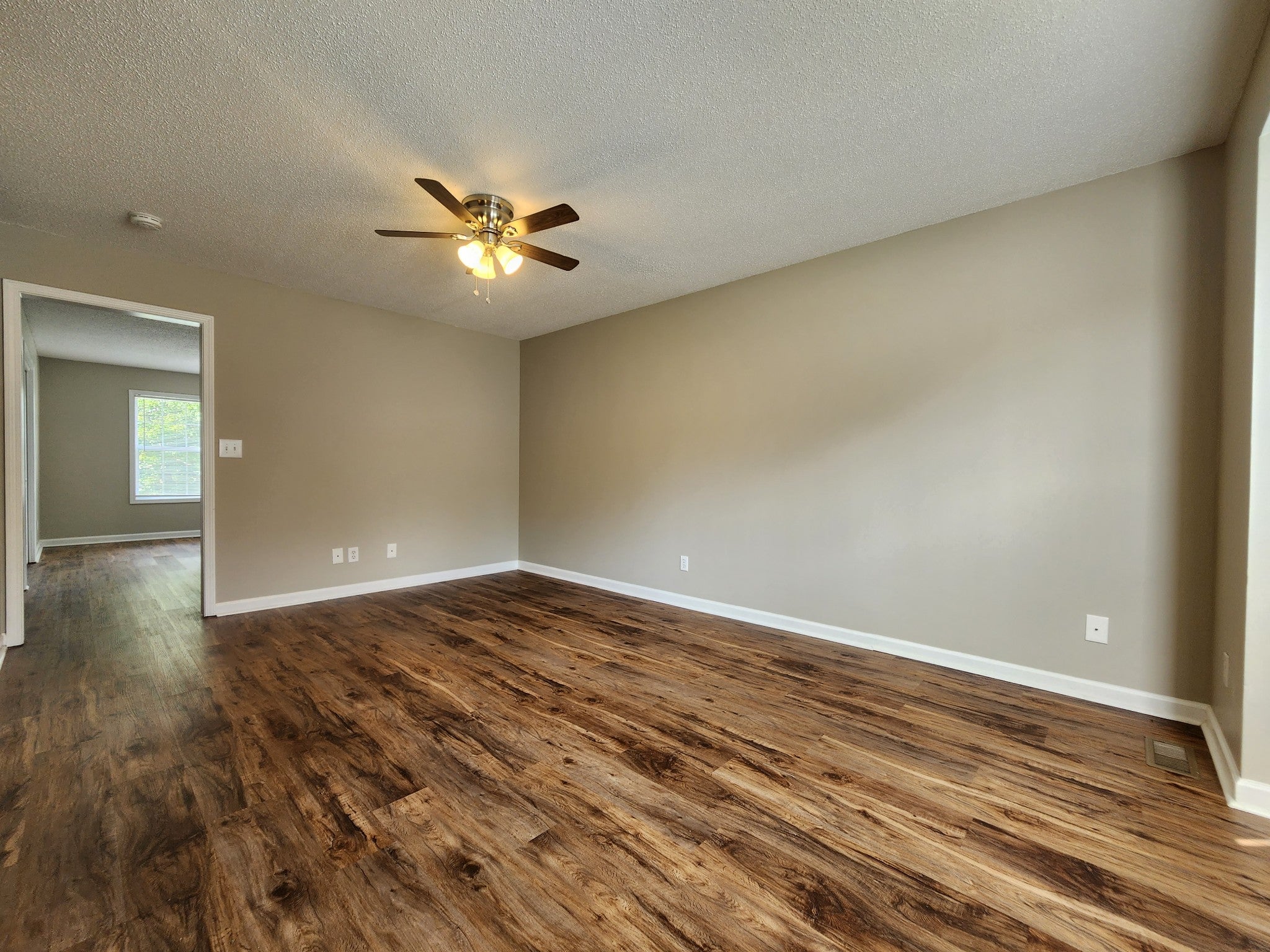 4048 New Grange Cir