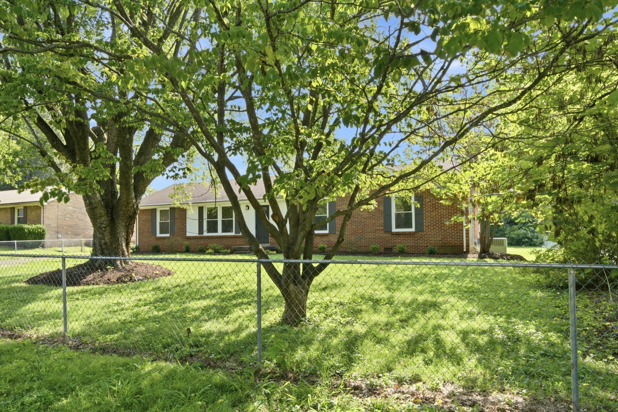 112 James Dr