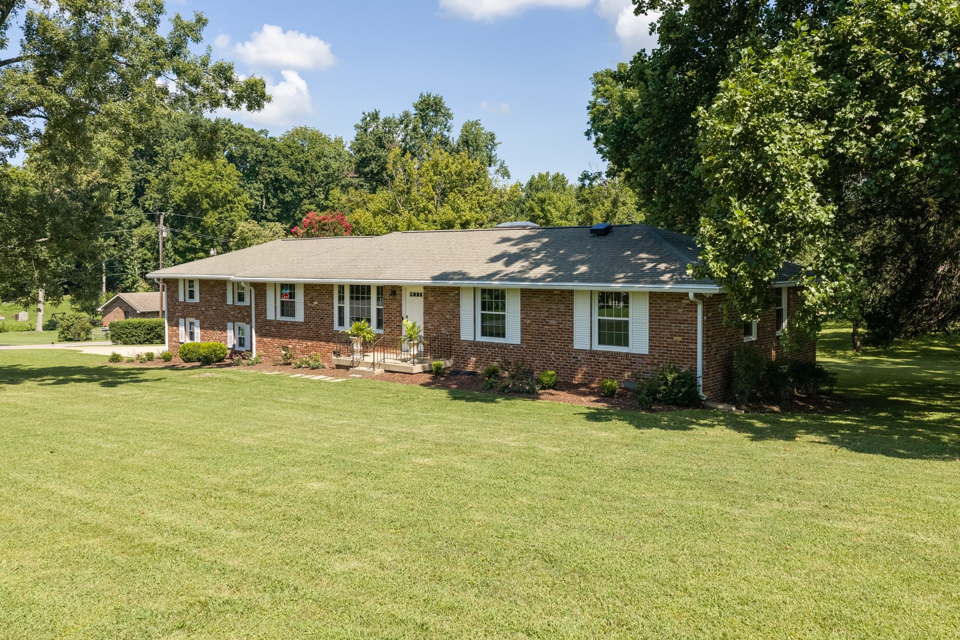 408 Hillview Dr
