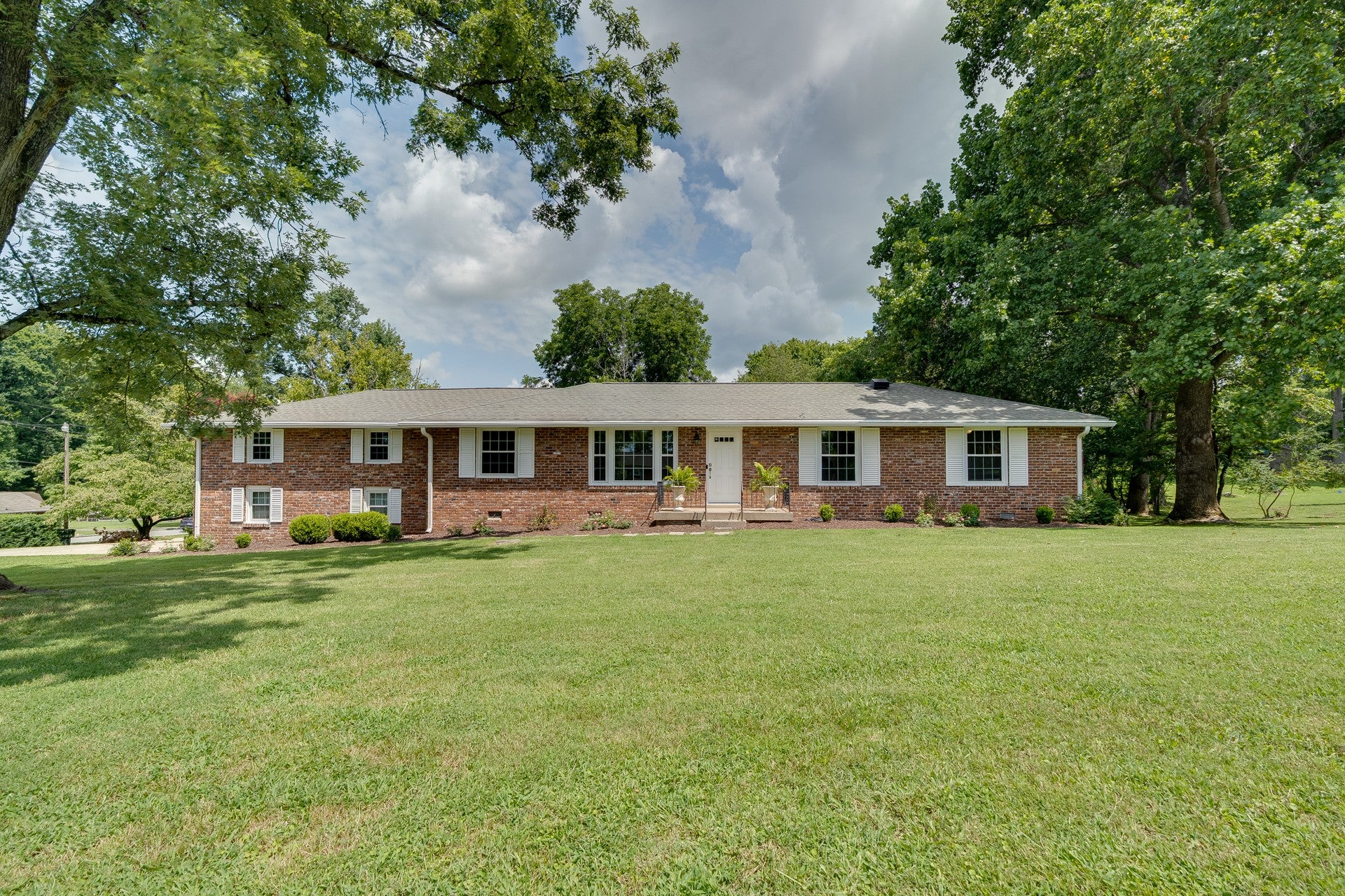 408 Hillview Dr