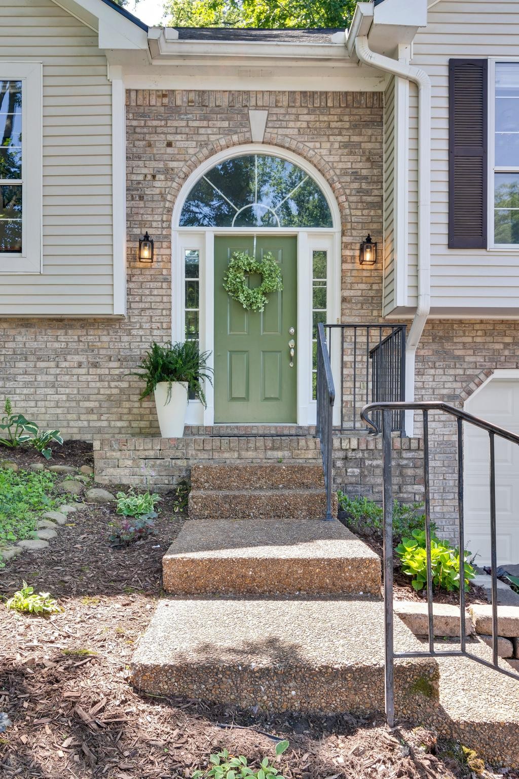 1476 Birchwood Cir