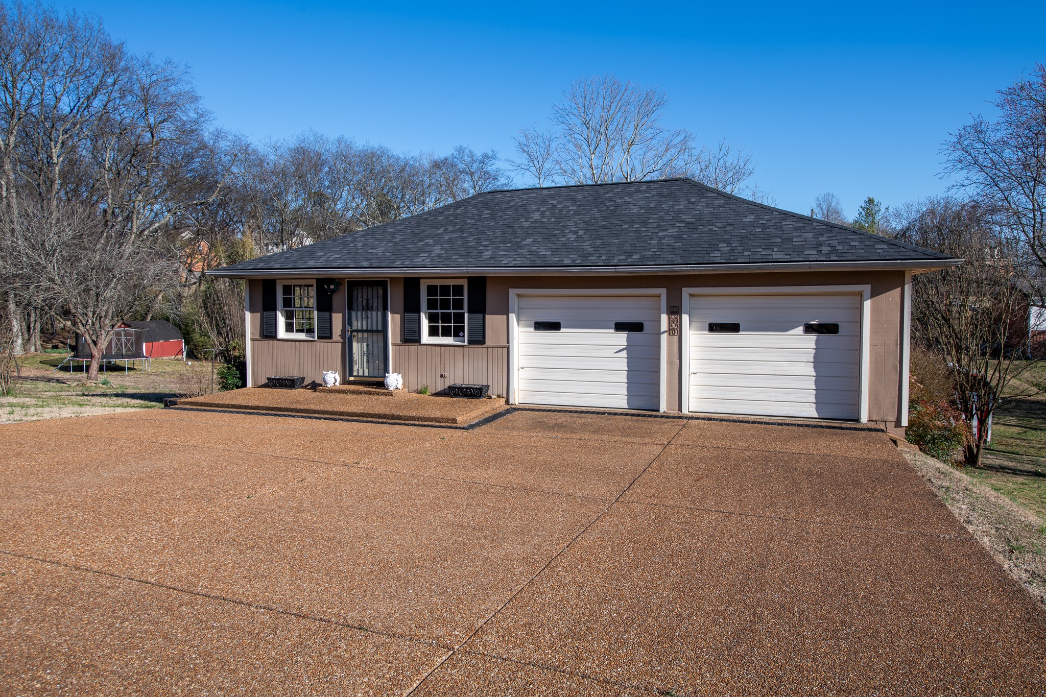 603 E Angela Cir