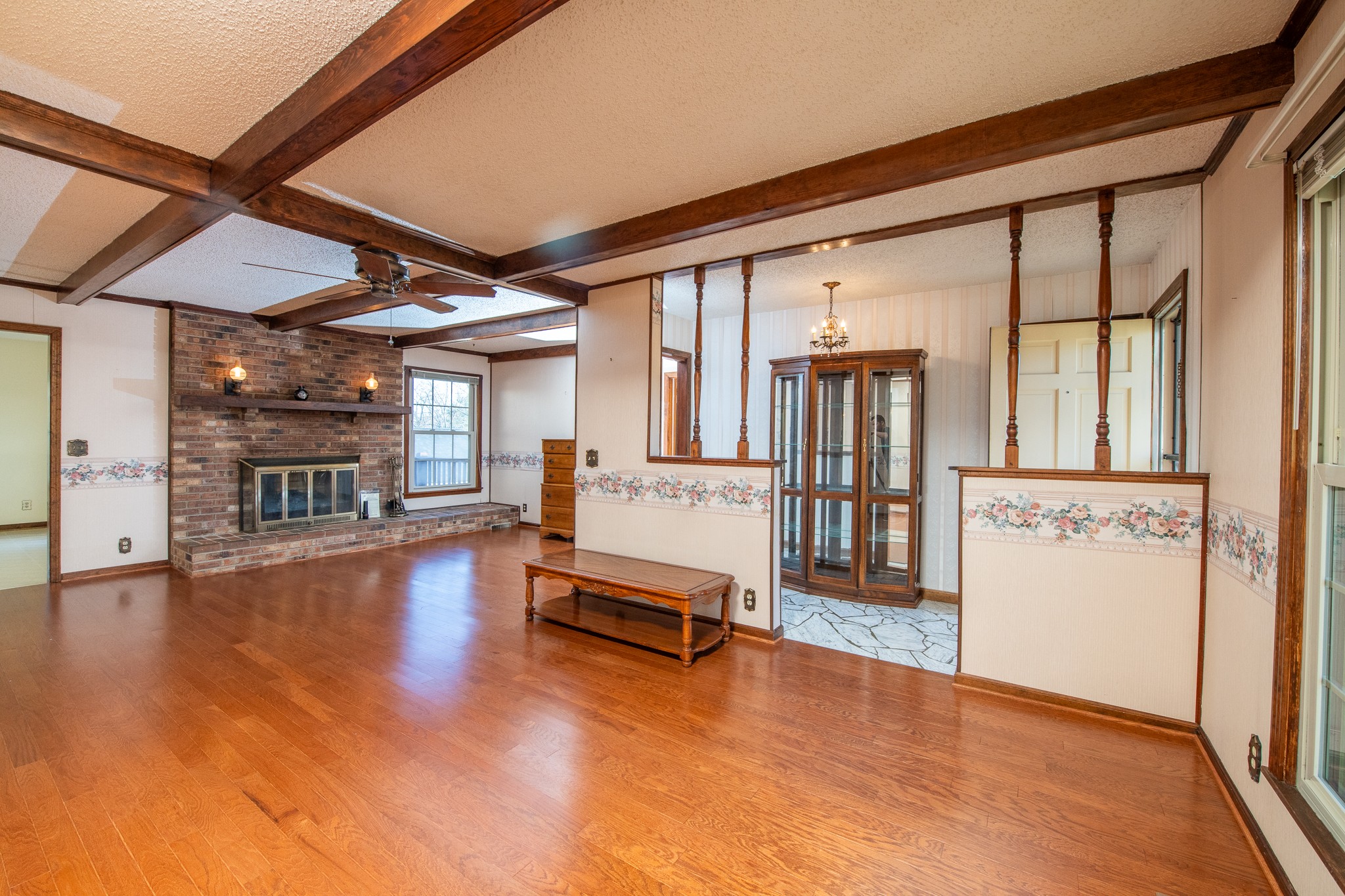 603 E Angela Cir