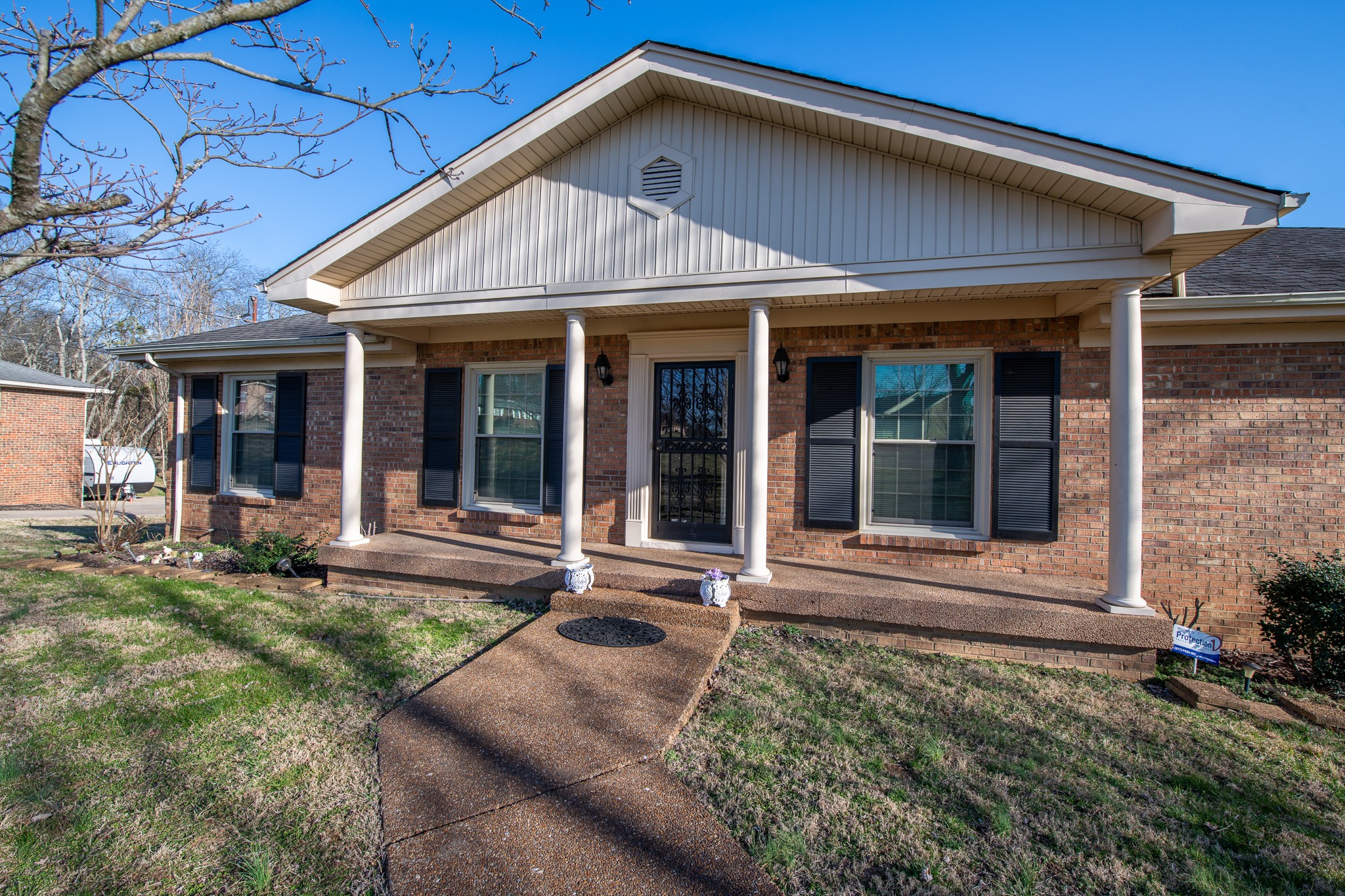 603 E Angela Cir