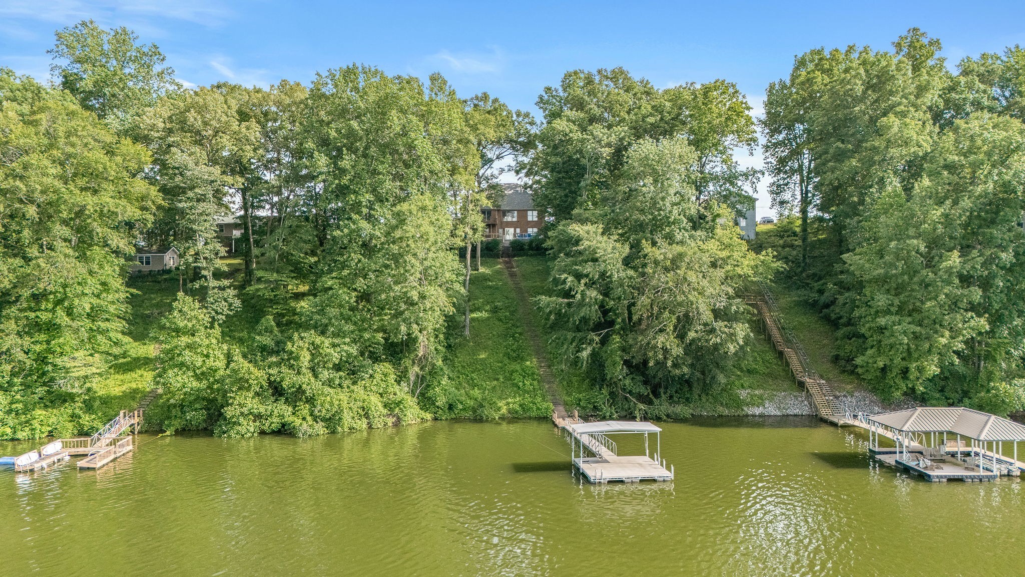 208 Loop Dr