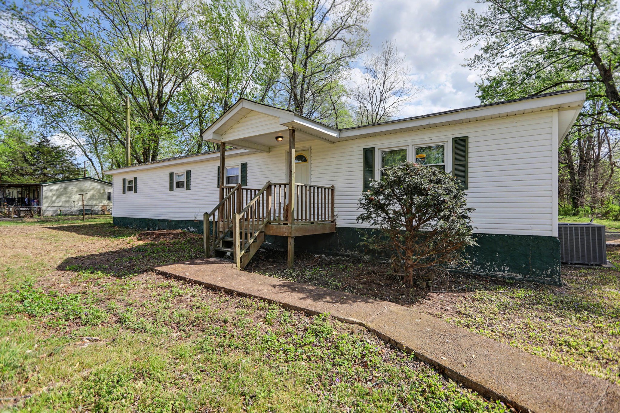 8462 Village Green Dr