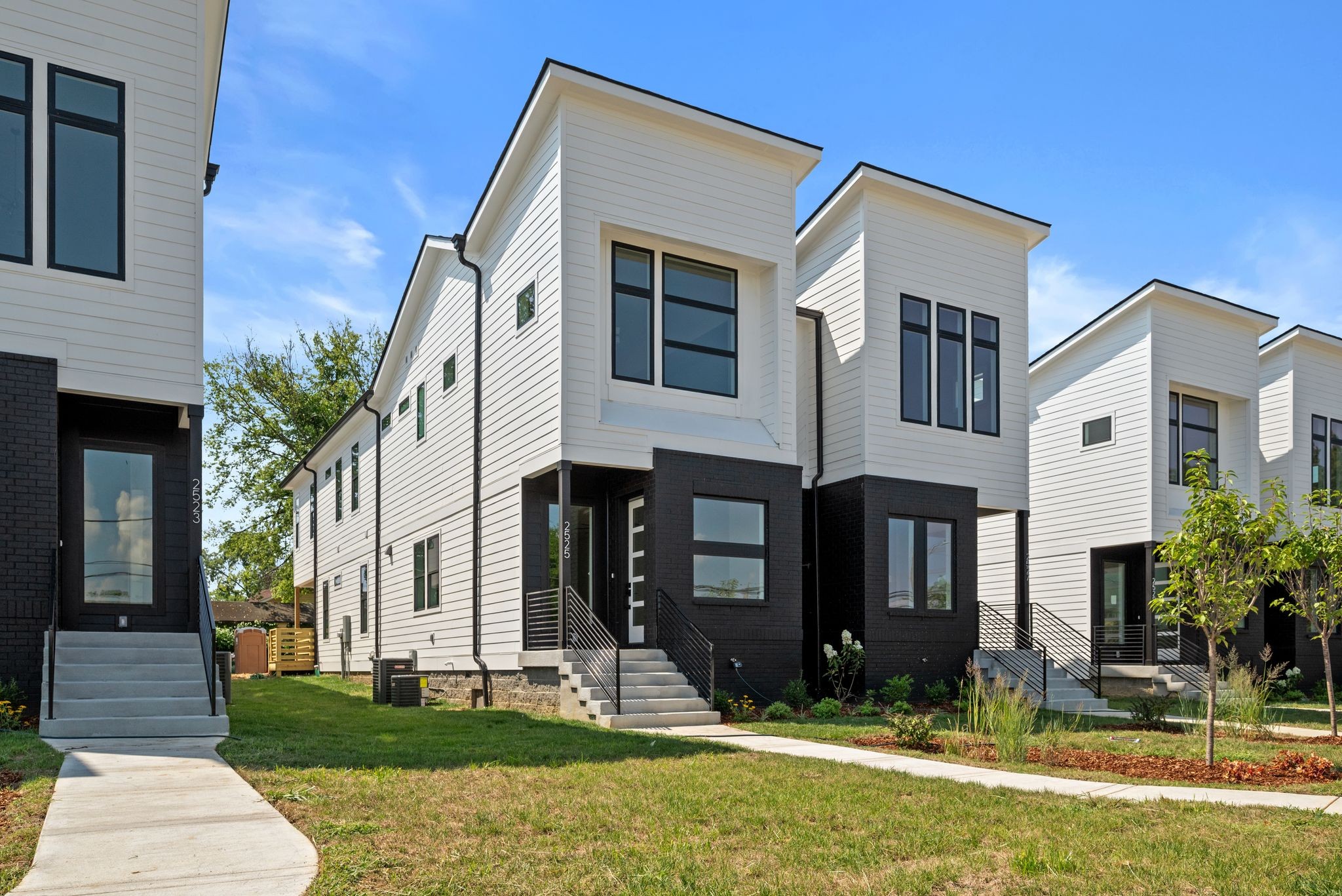 2525 W Heiman St