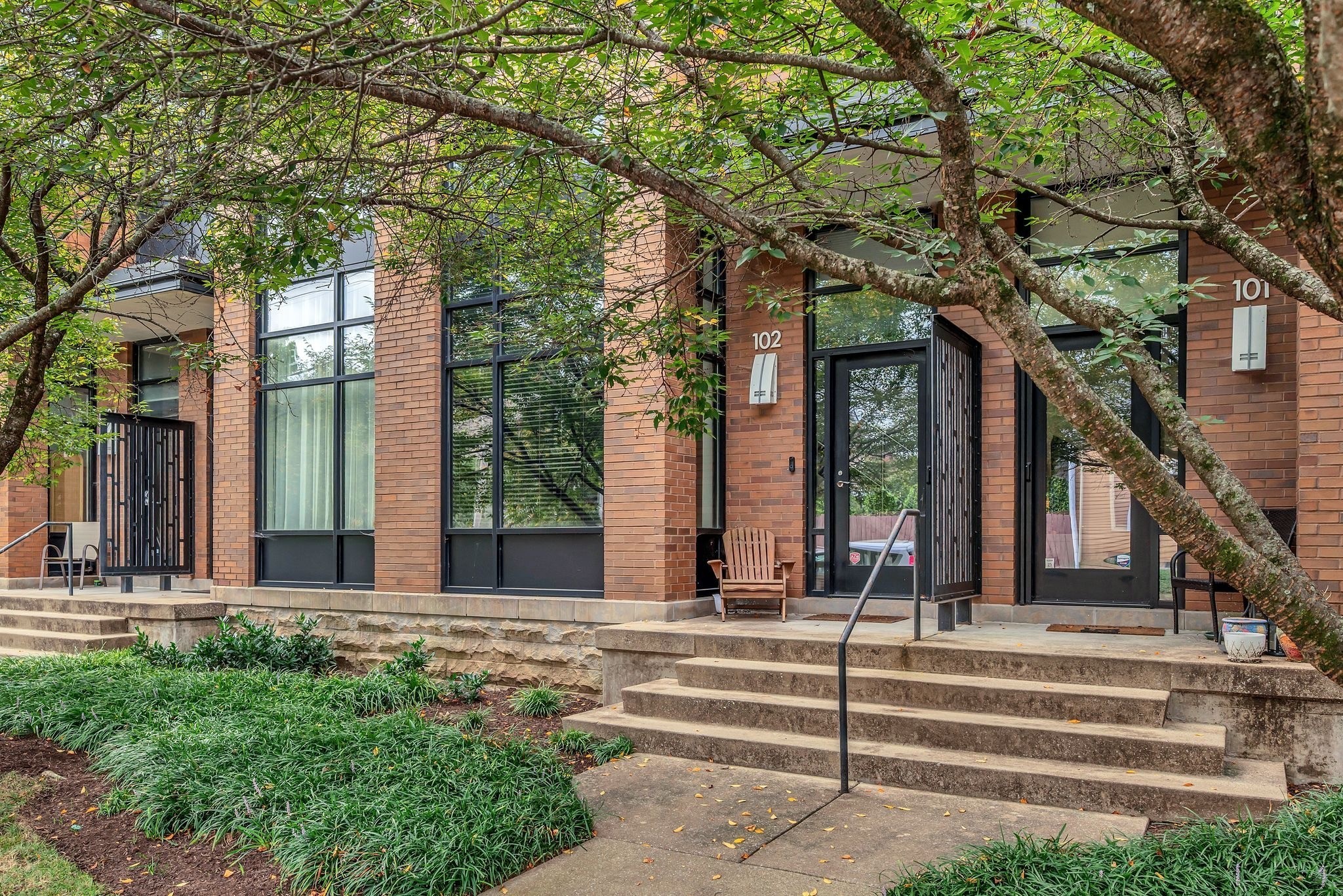 1100 Russell St 102