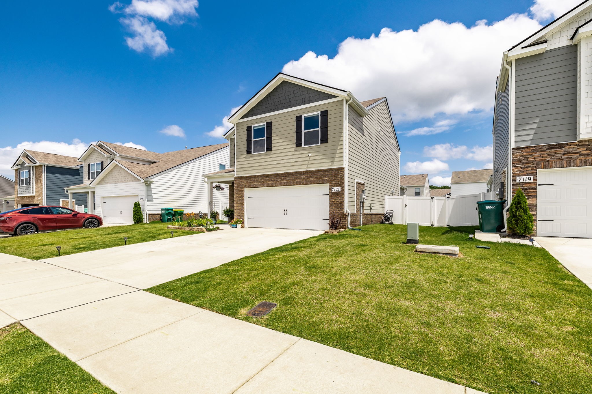 7127 Golden Way