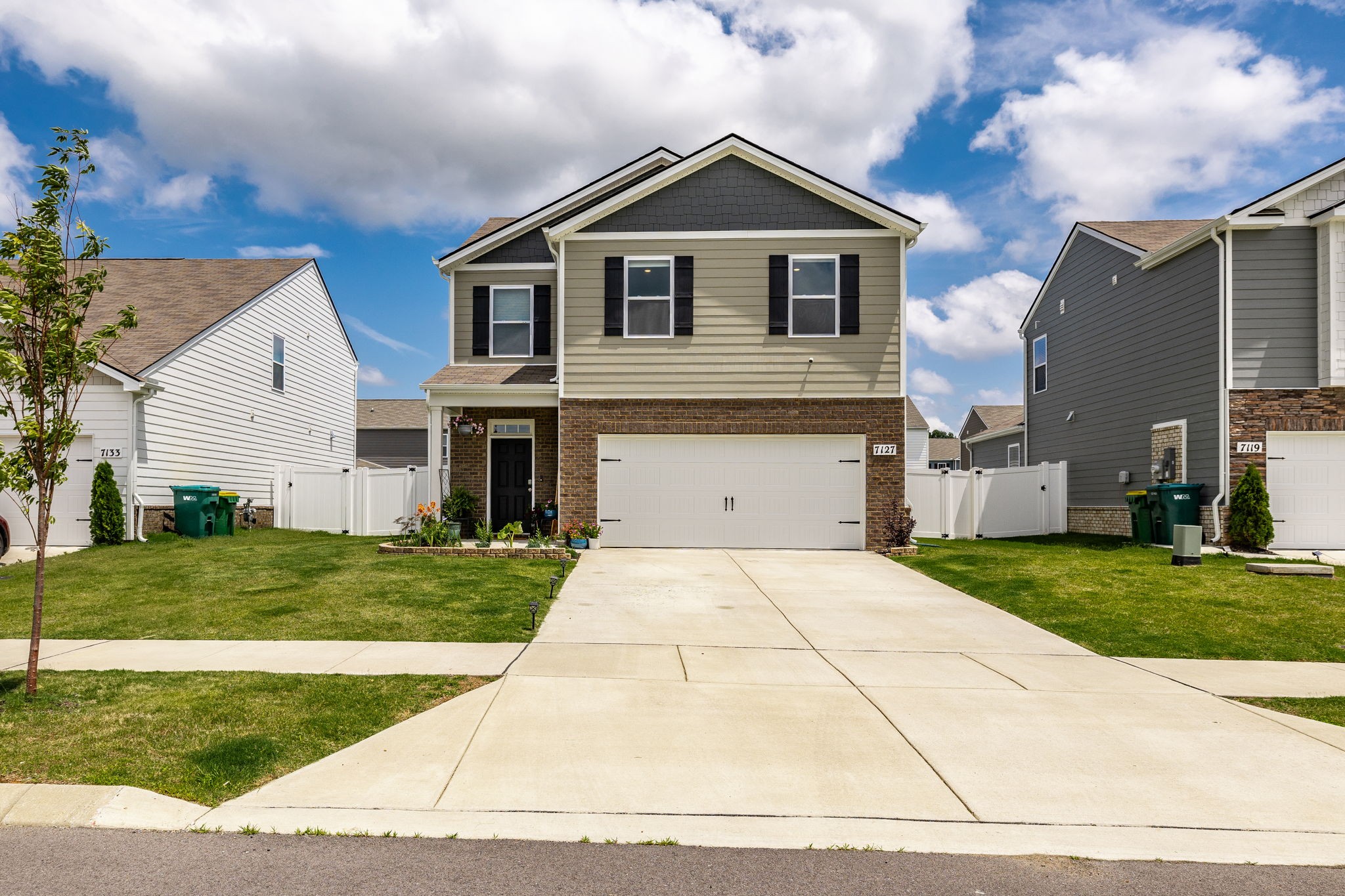 7127 Golden Way