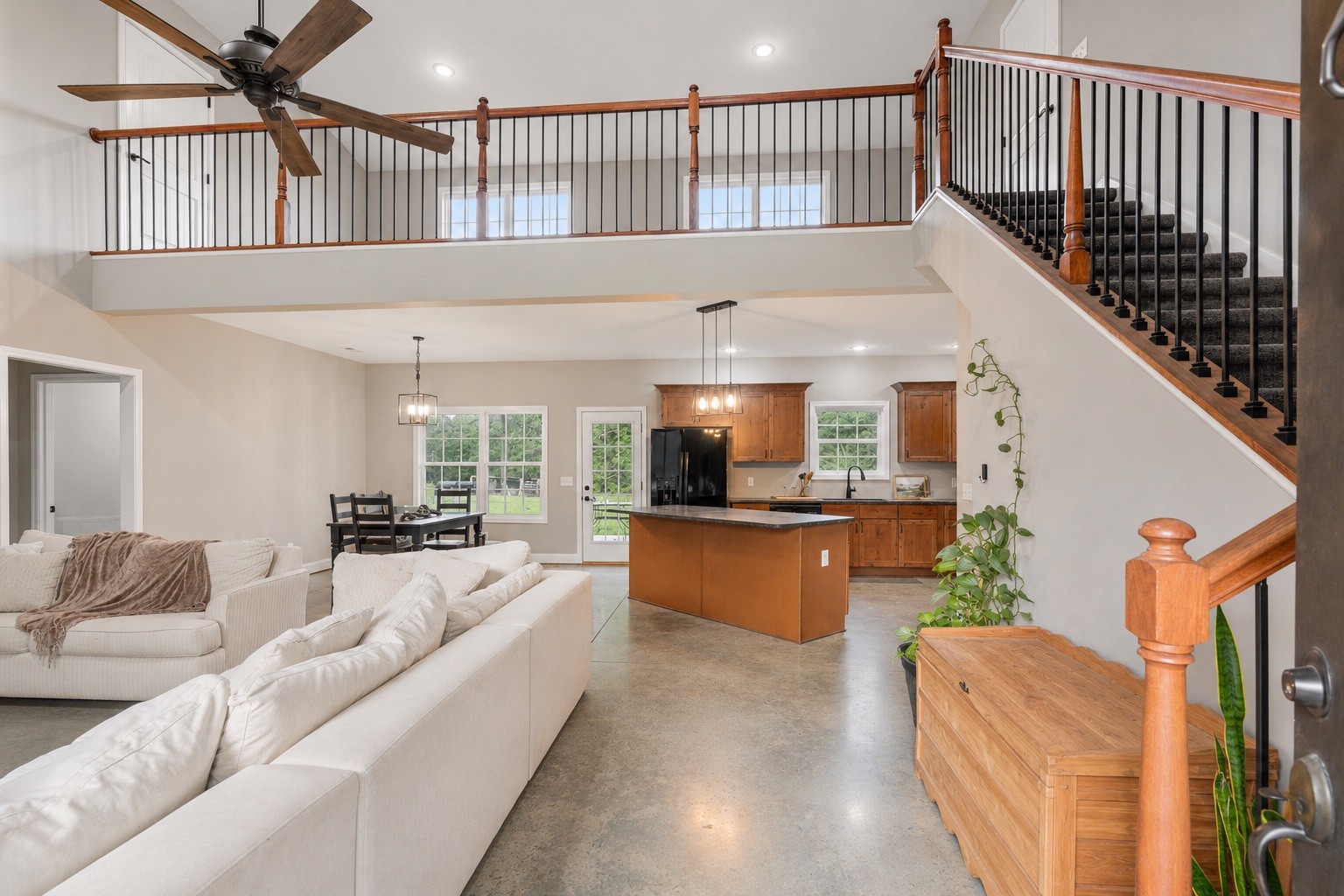 1027 Lockridge Ln