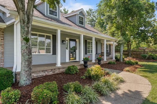 1111 Chickasaw Dr