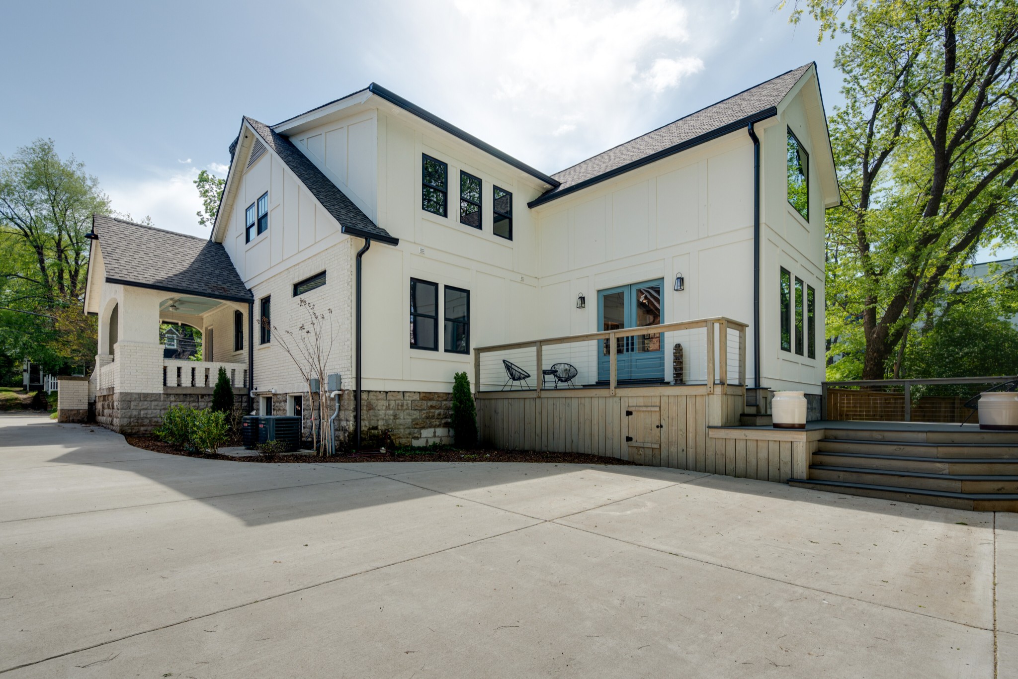 2016 Sweetbriar Ave