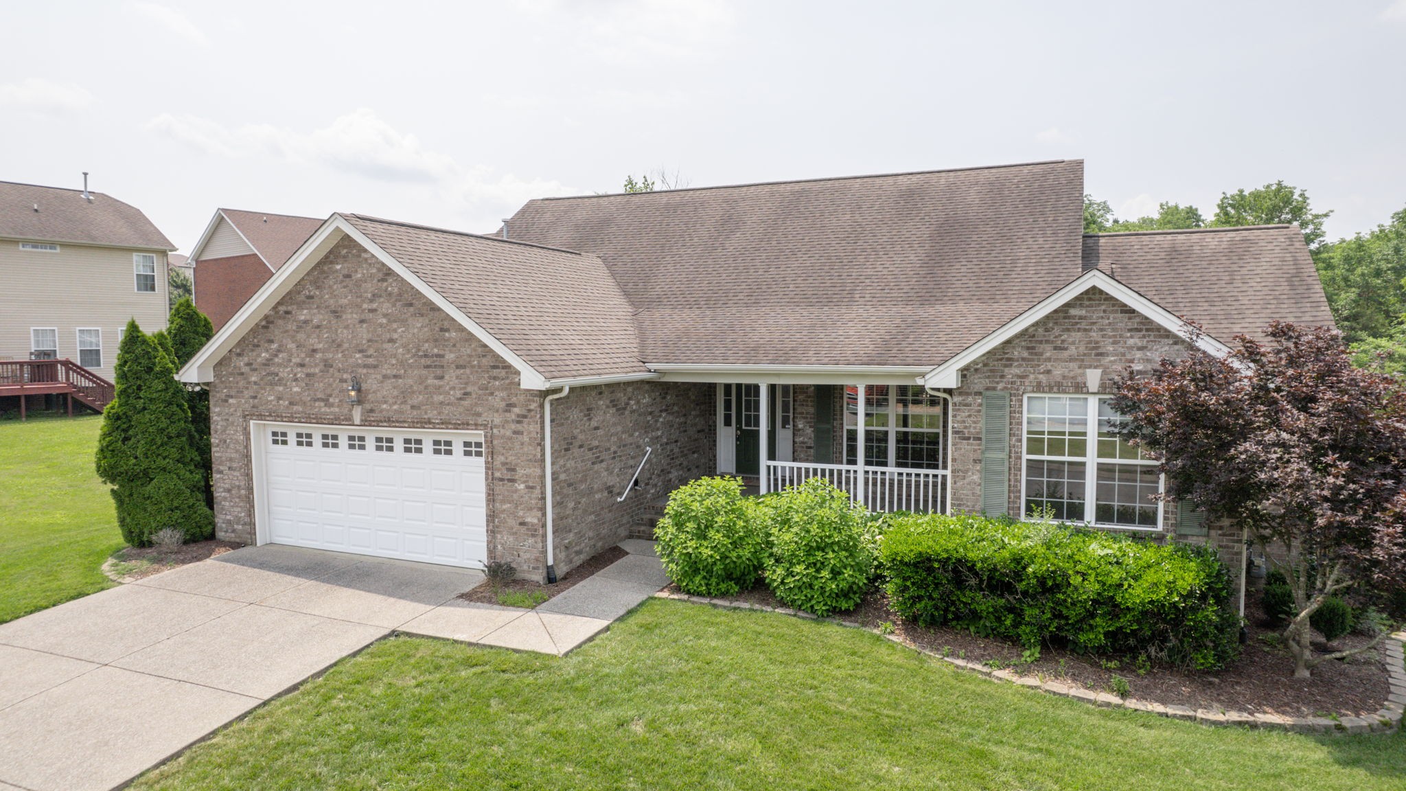 1045 Oakhall Dr