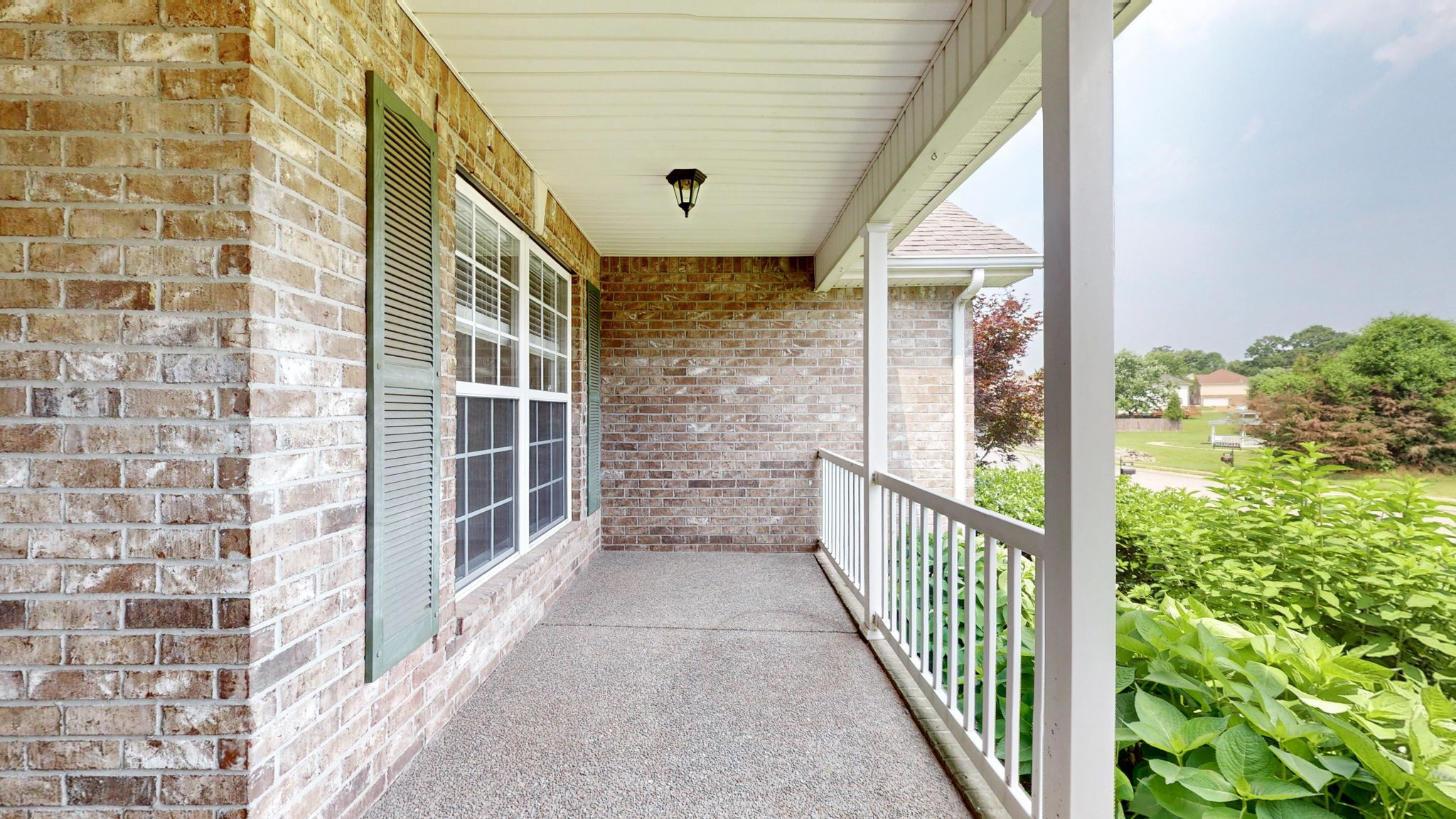 1045 Oakhall Dr