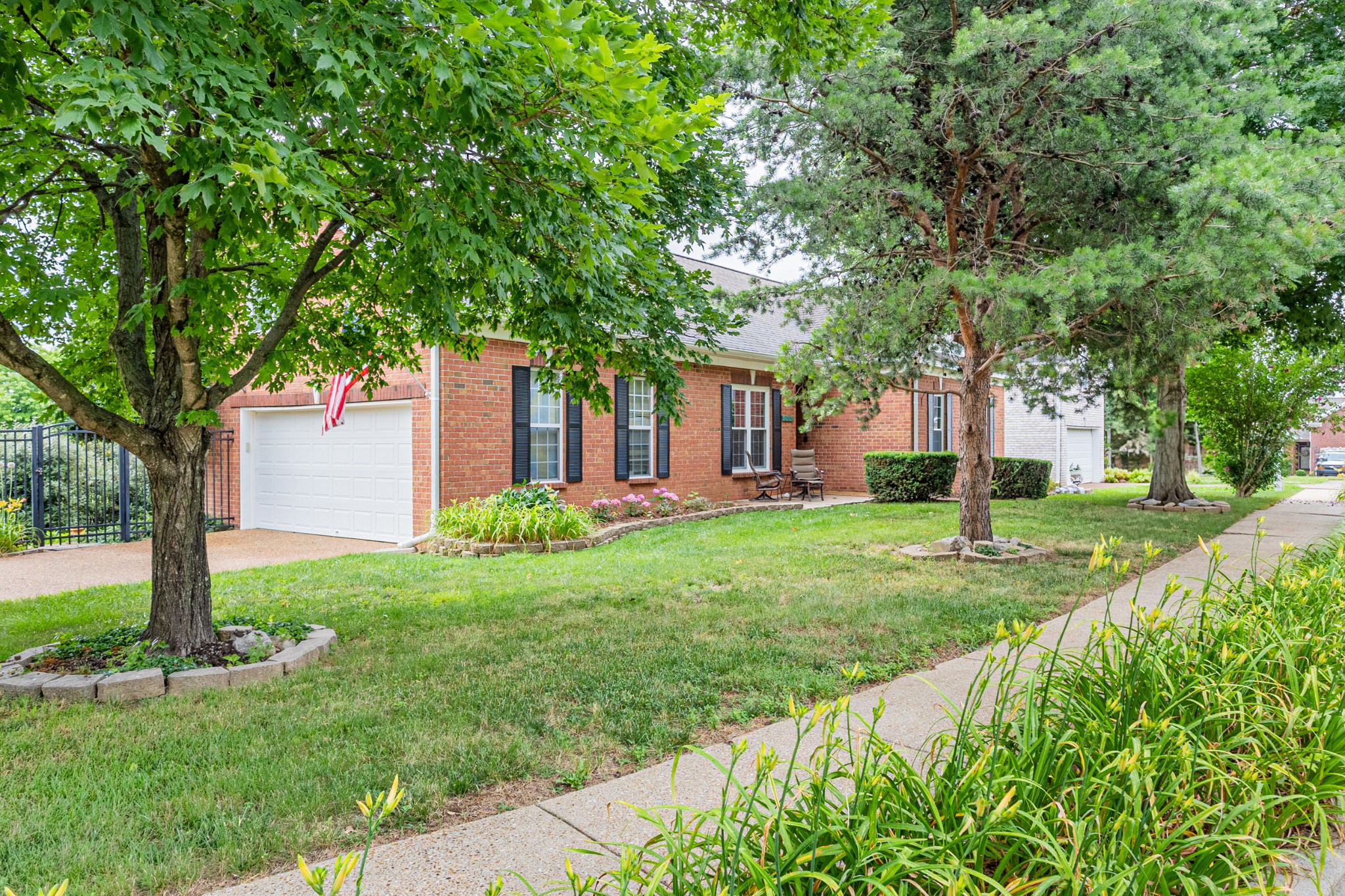 2305 Golden Oak Ct