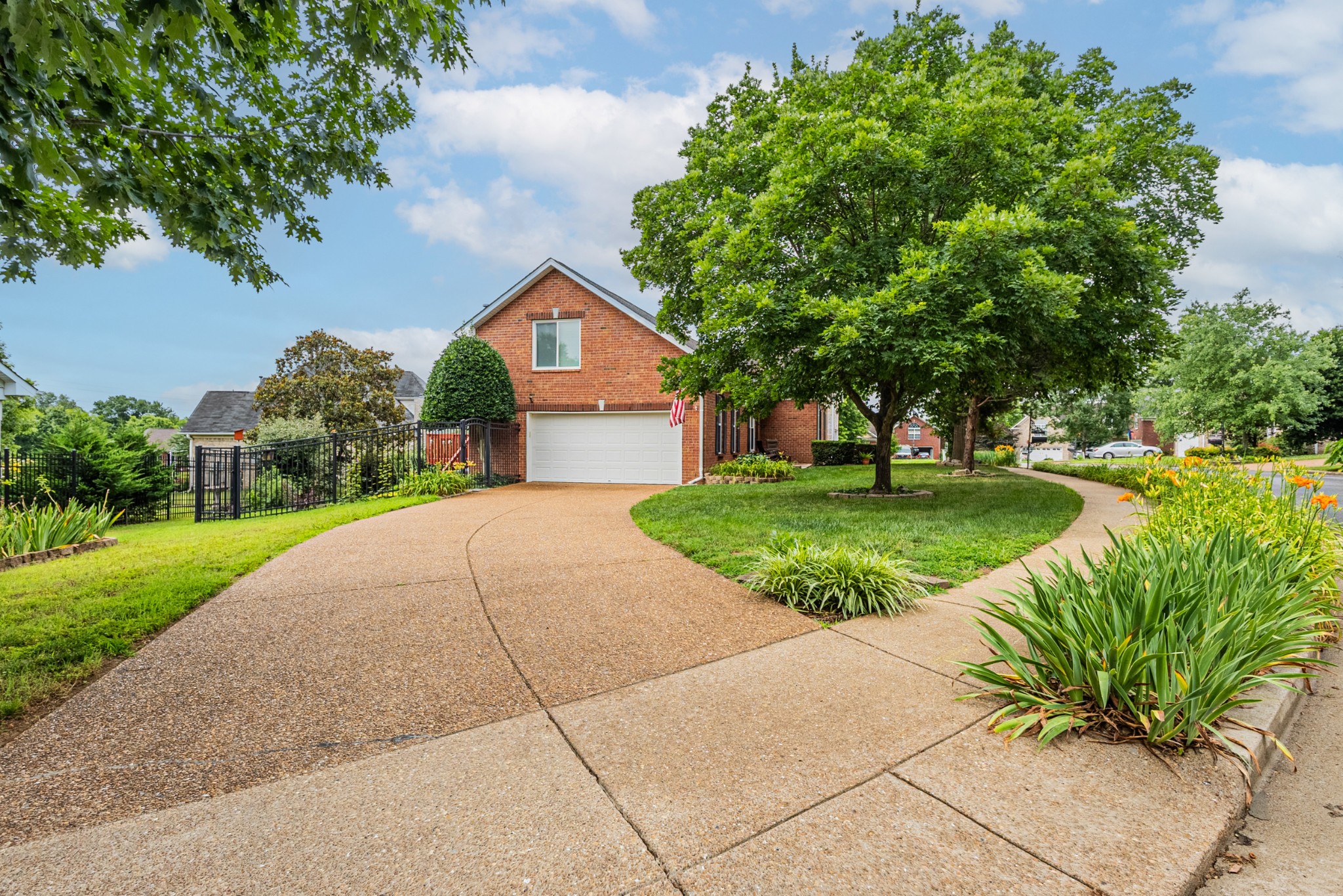 2305 Golden Oak Ct