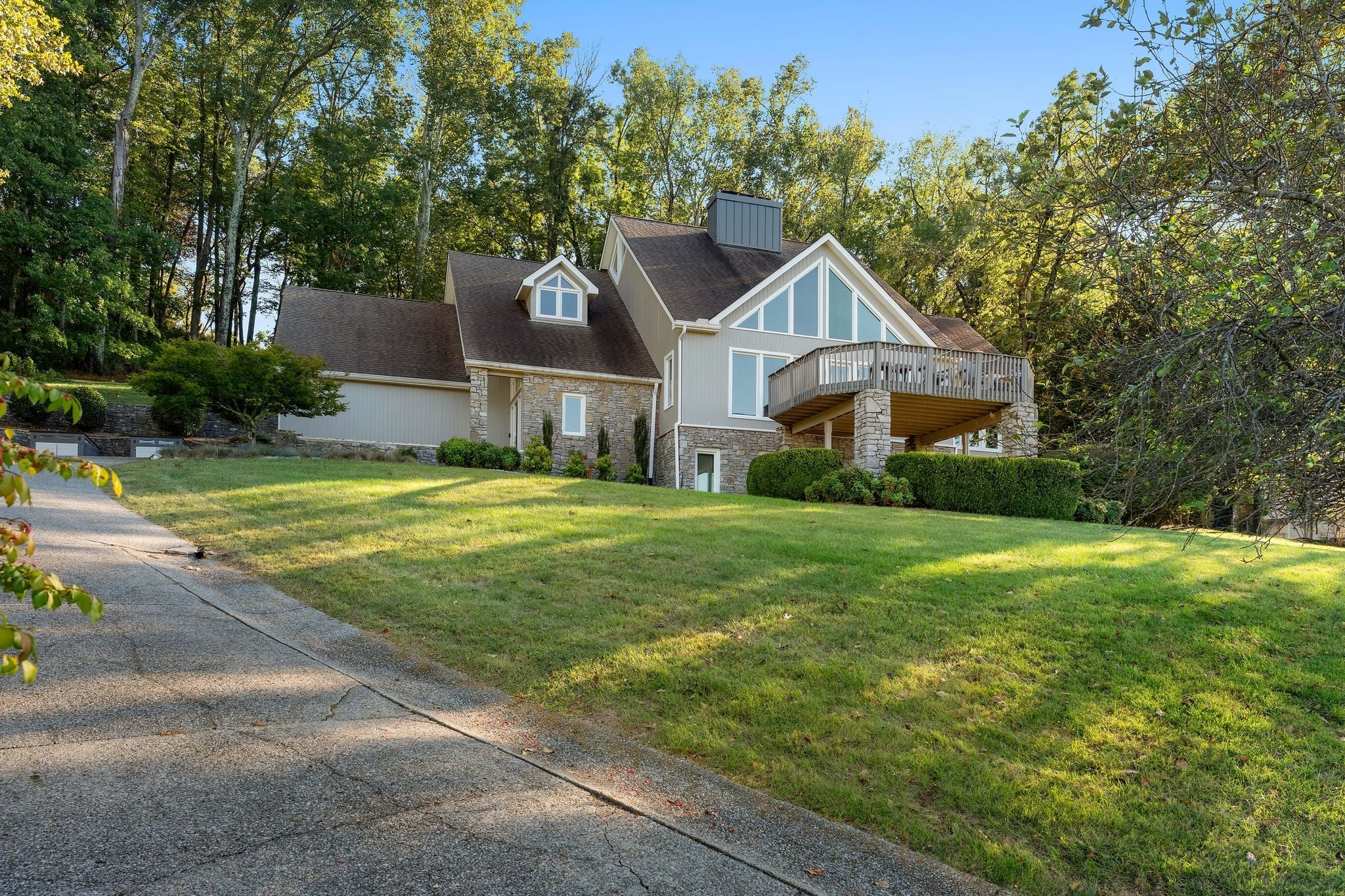 2025 Lynnwood Dr
