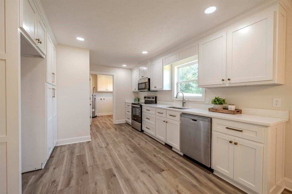 260 BARKER DR