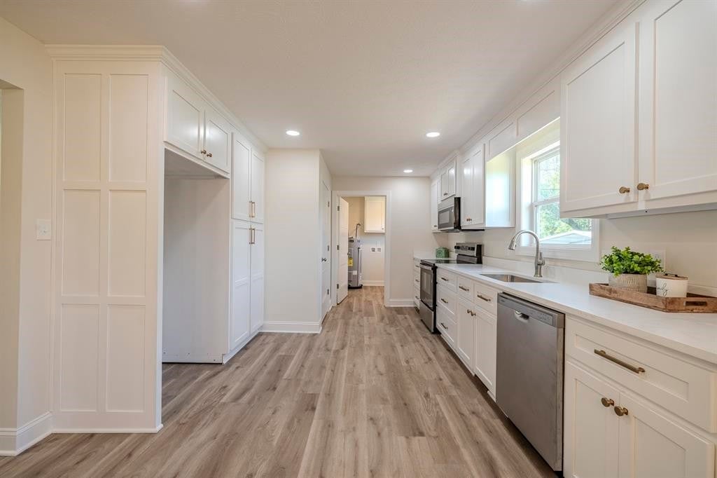 260 BARKER DR