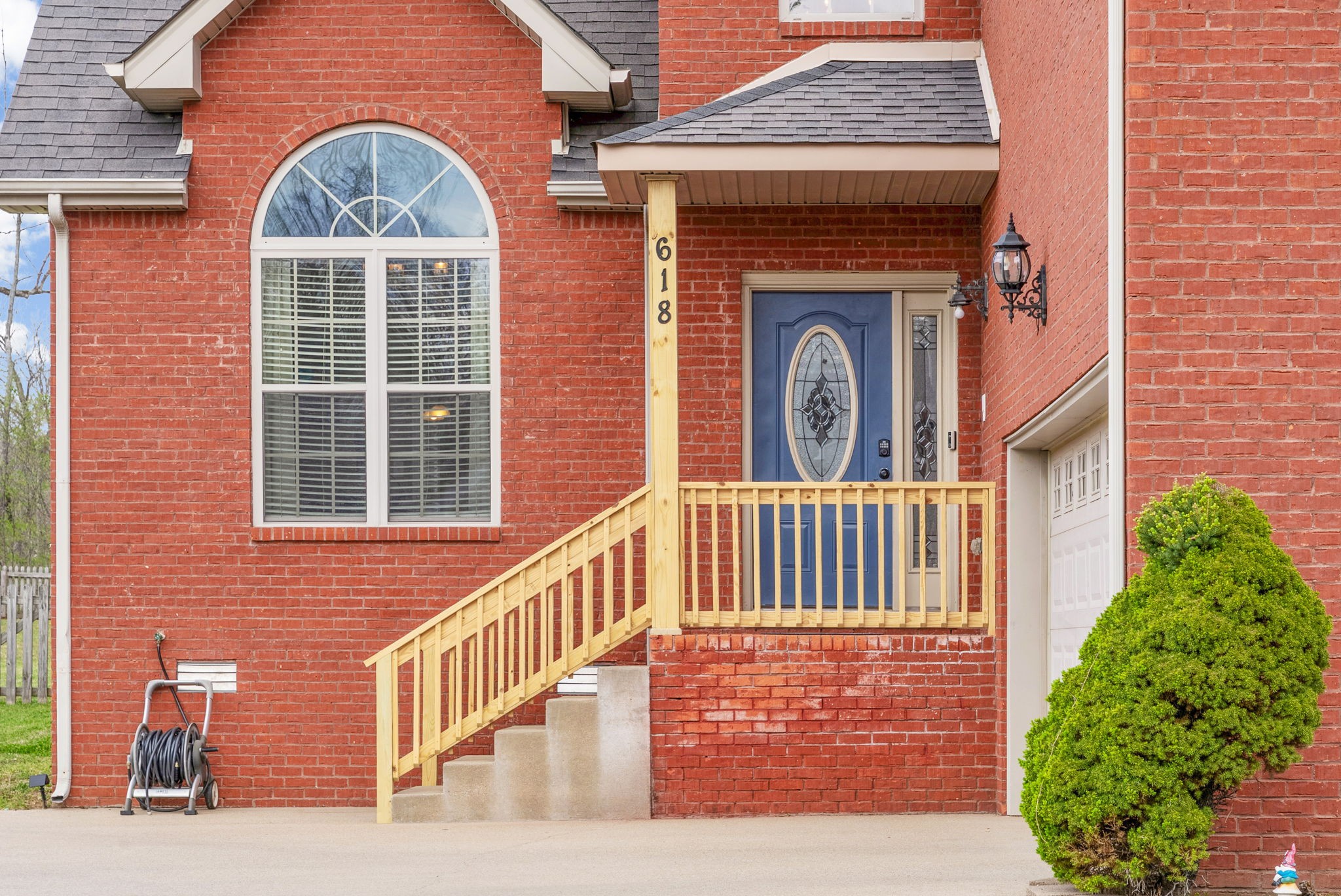 618 Winding Bluff Way