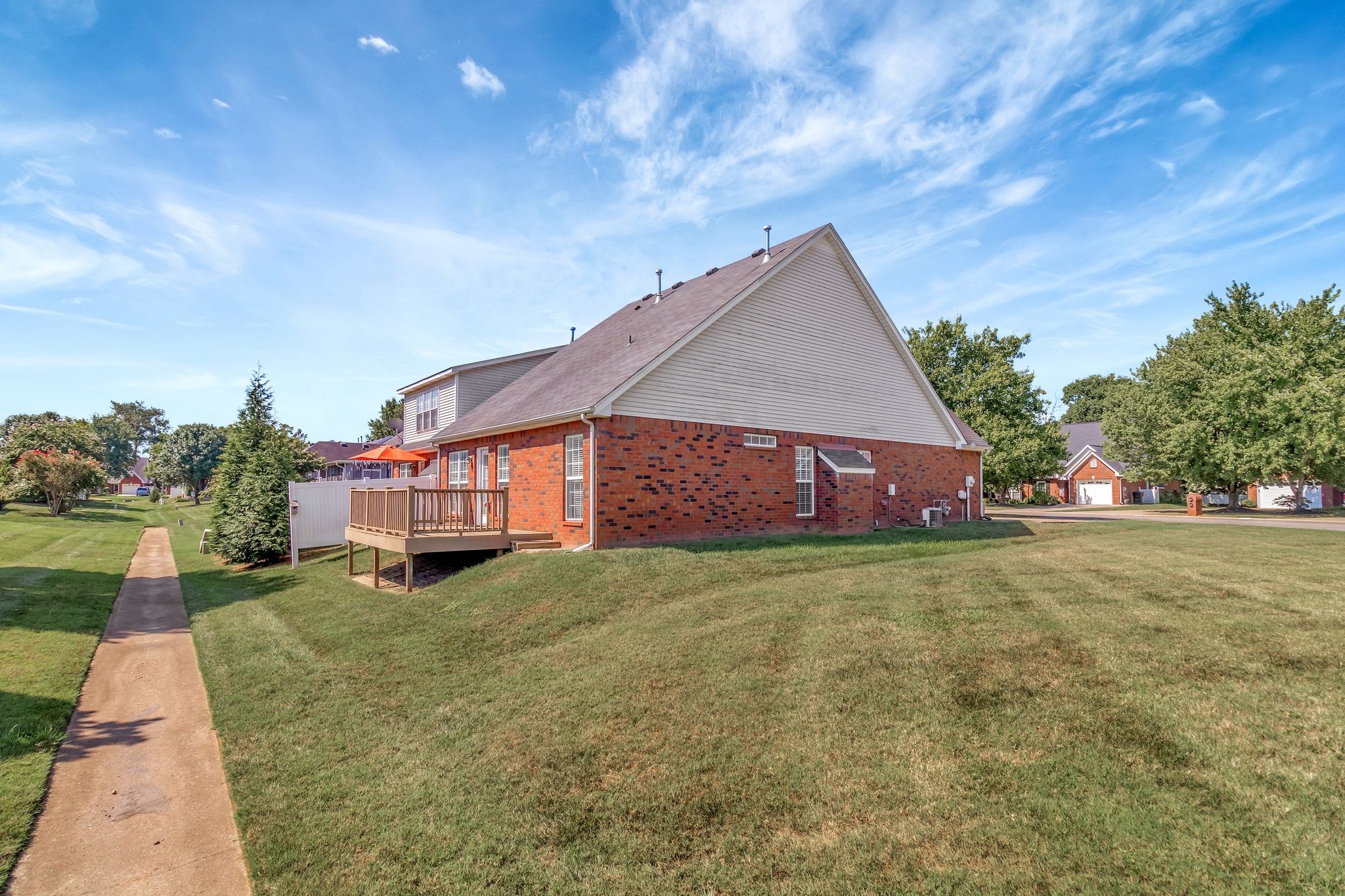 2822 Stonehedge Dr