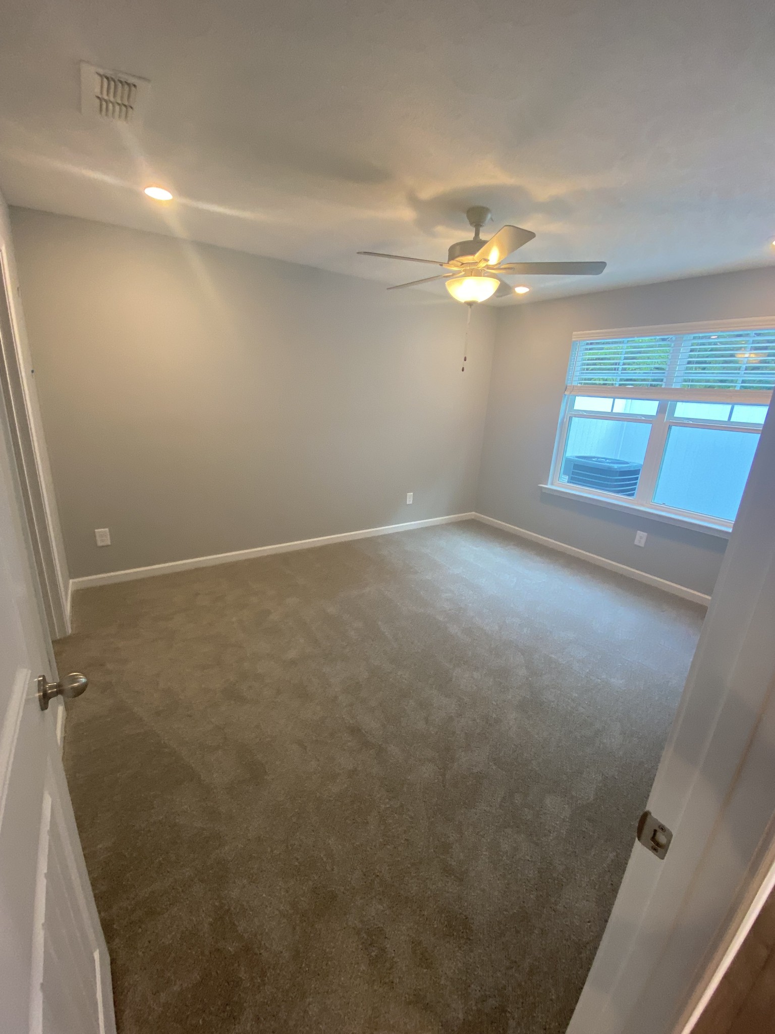 640 Hamilton Crossings