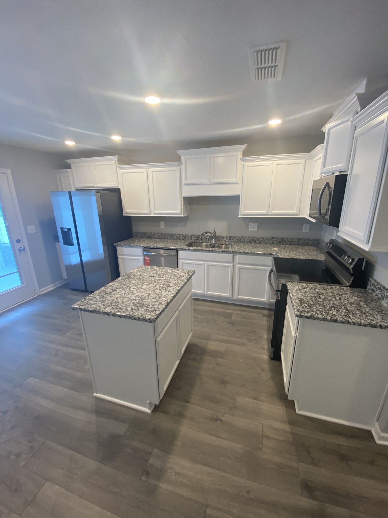 640 Hamilton Crossings