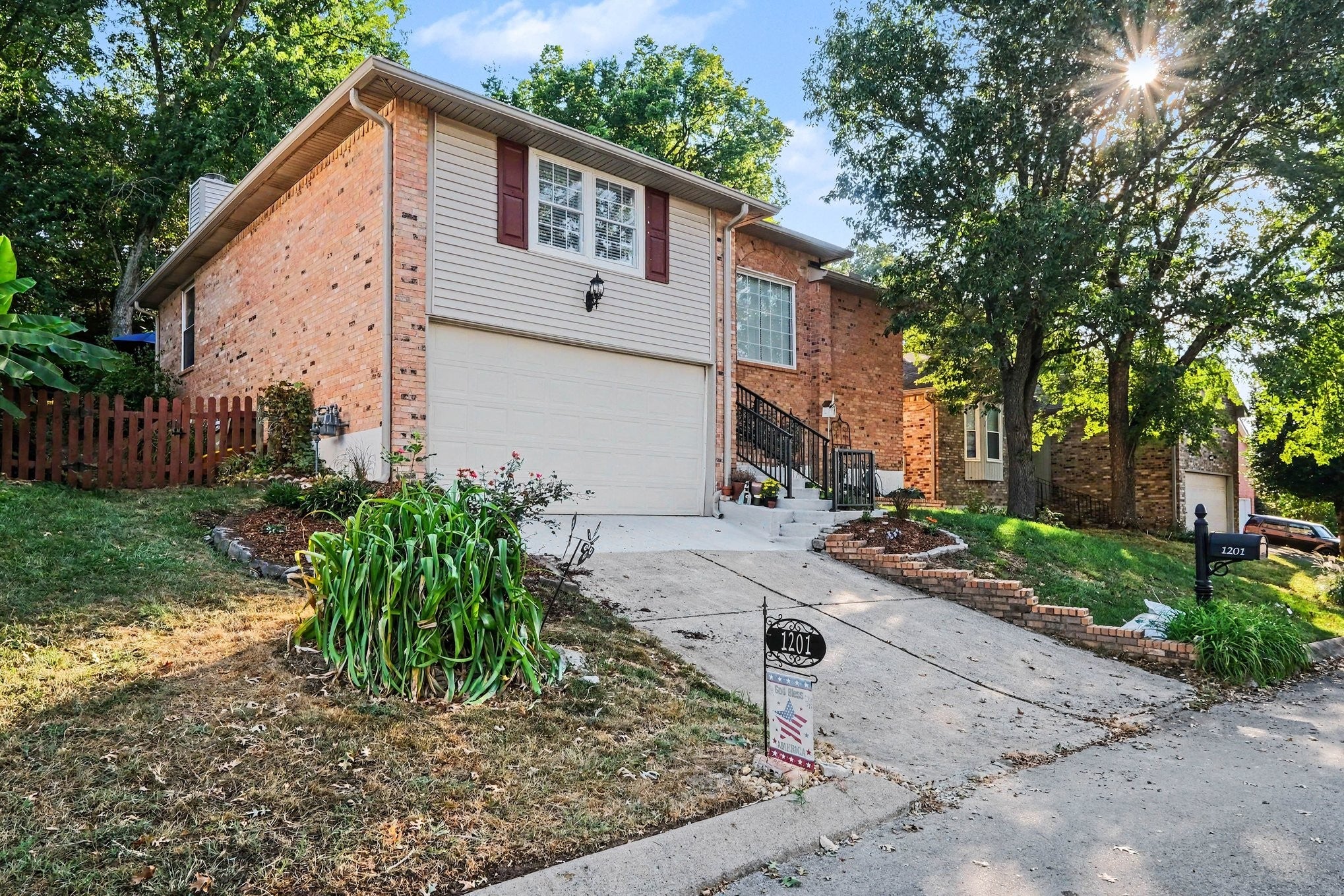 1201 Jacksons View Rd