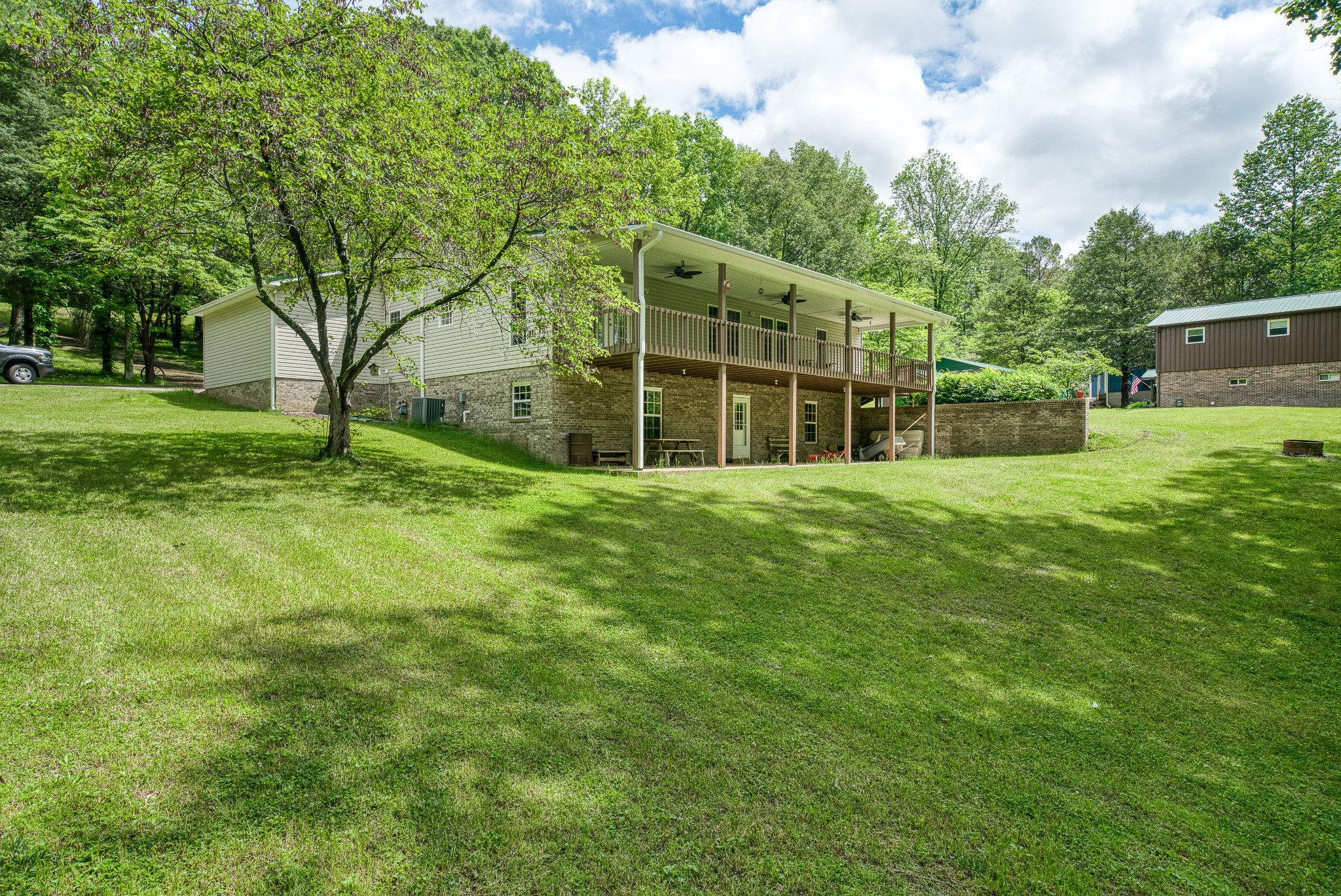 490 Luckey Ln