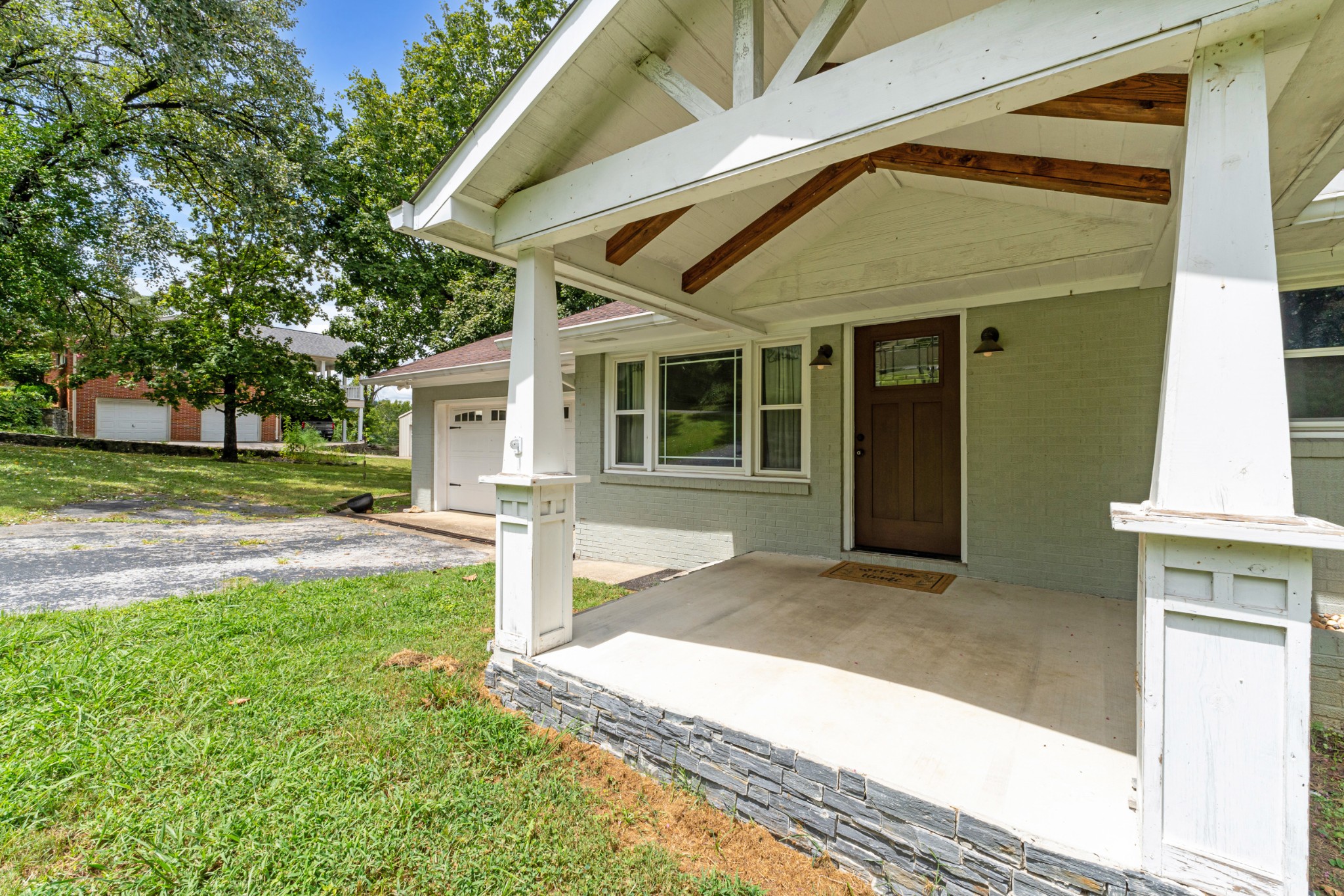 1833 Hillwood Dr