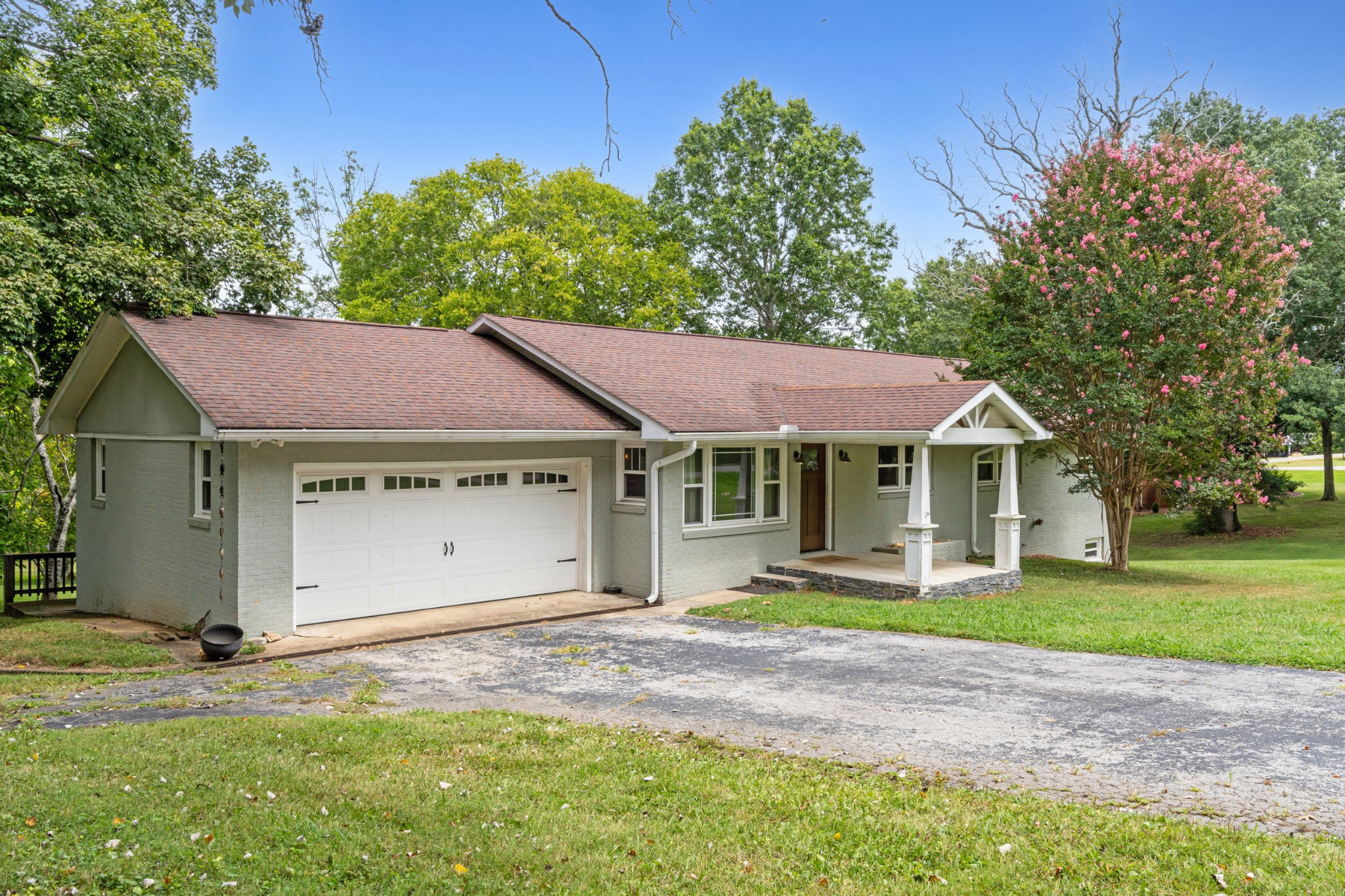 1833 Hillwood Dr