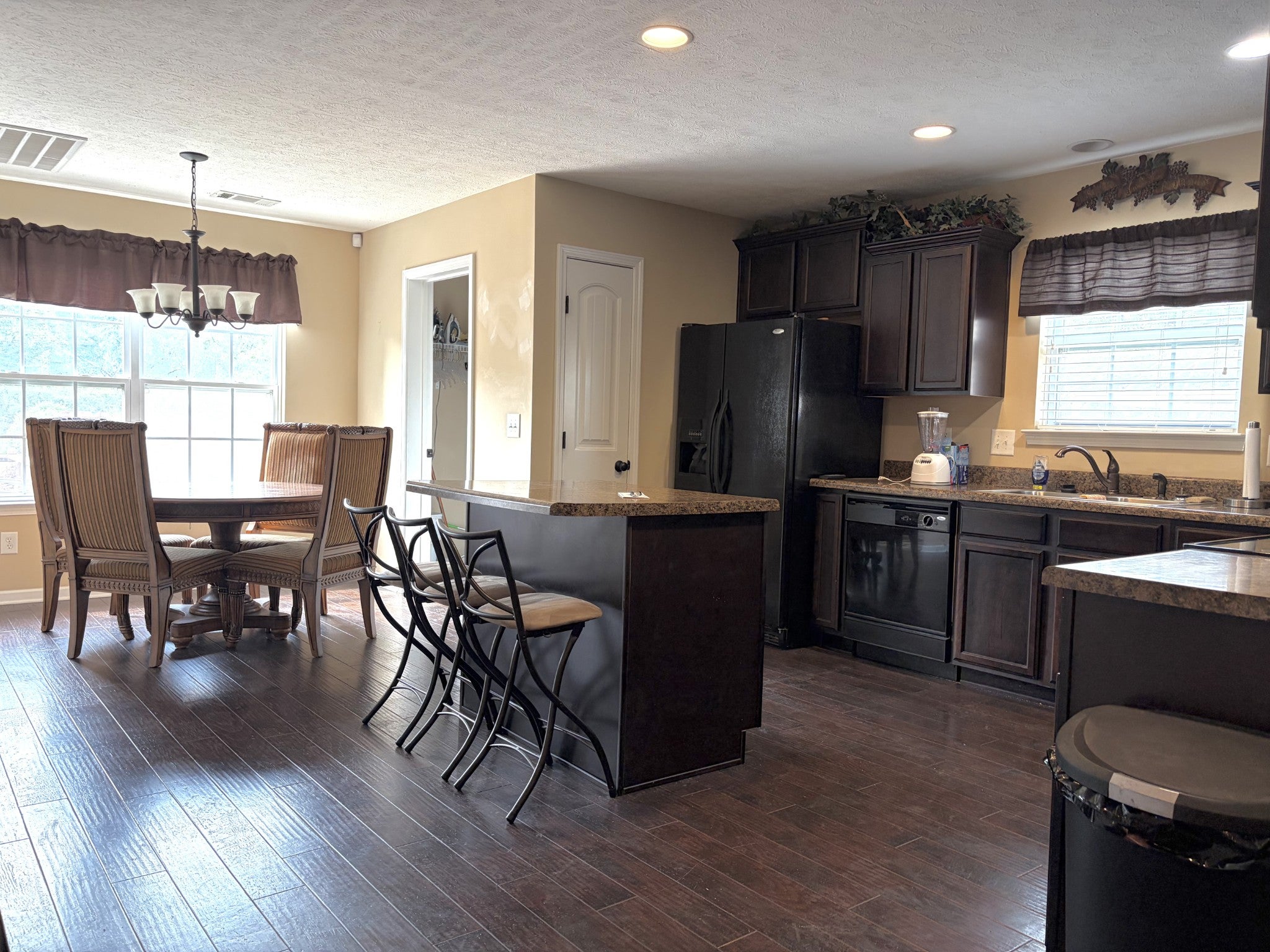 1148 Shire Dr